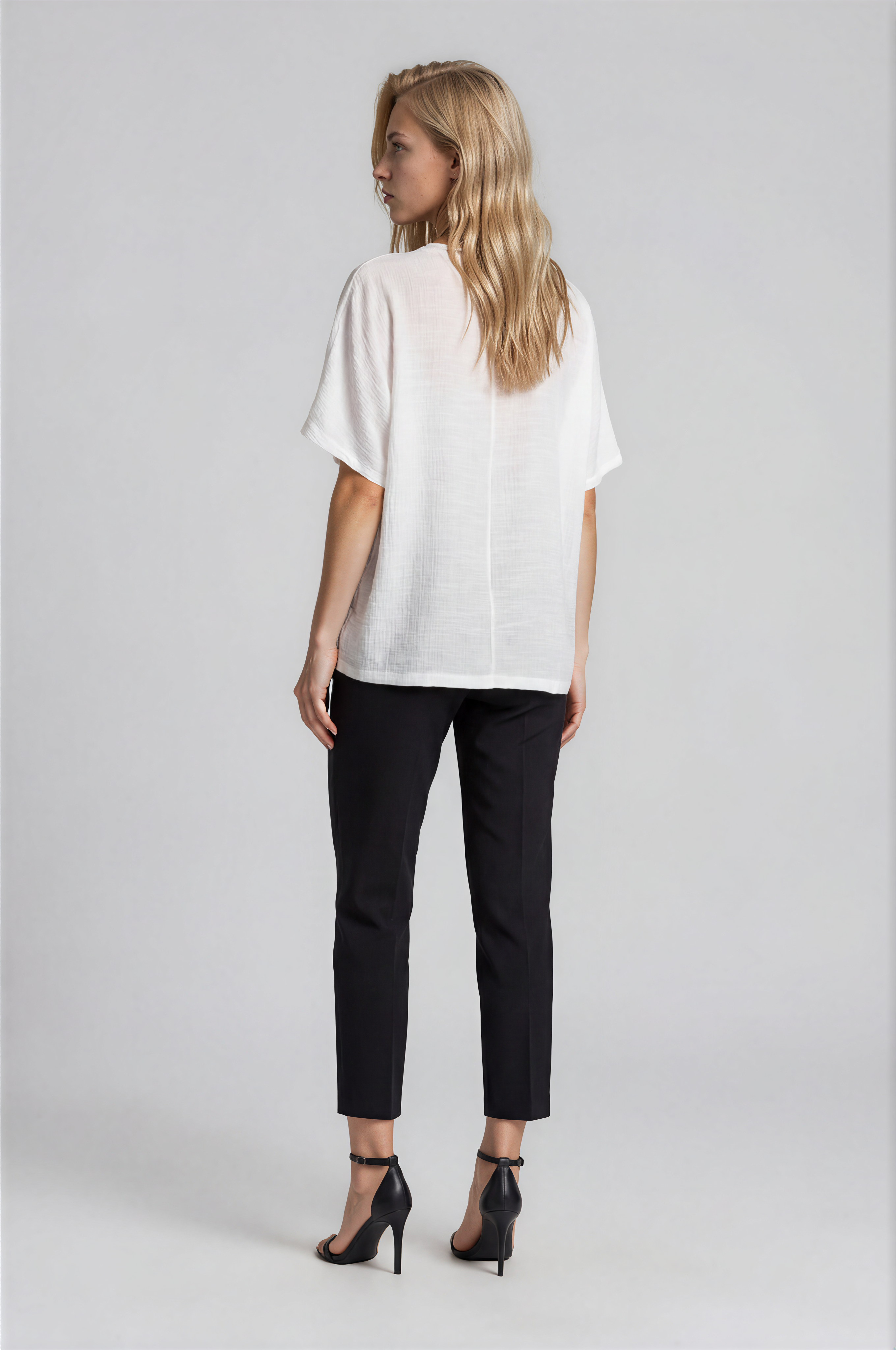 Asimetrik Kesim Kat Detaylı Oversize  Bluz EKRU