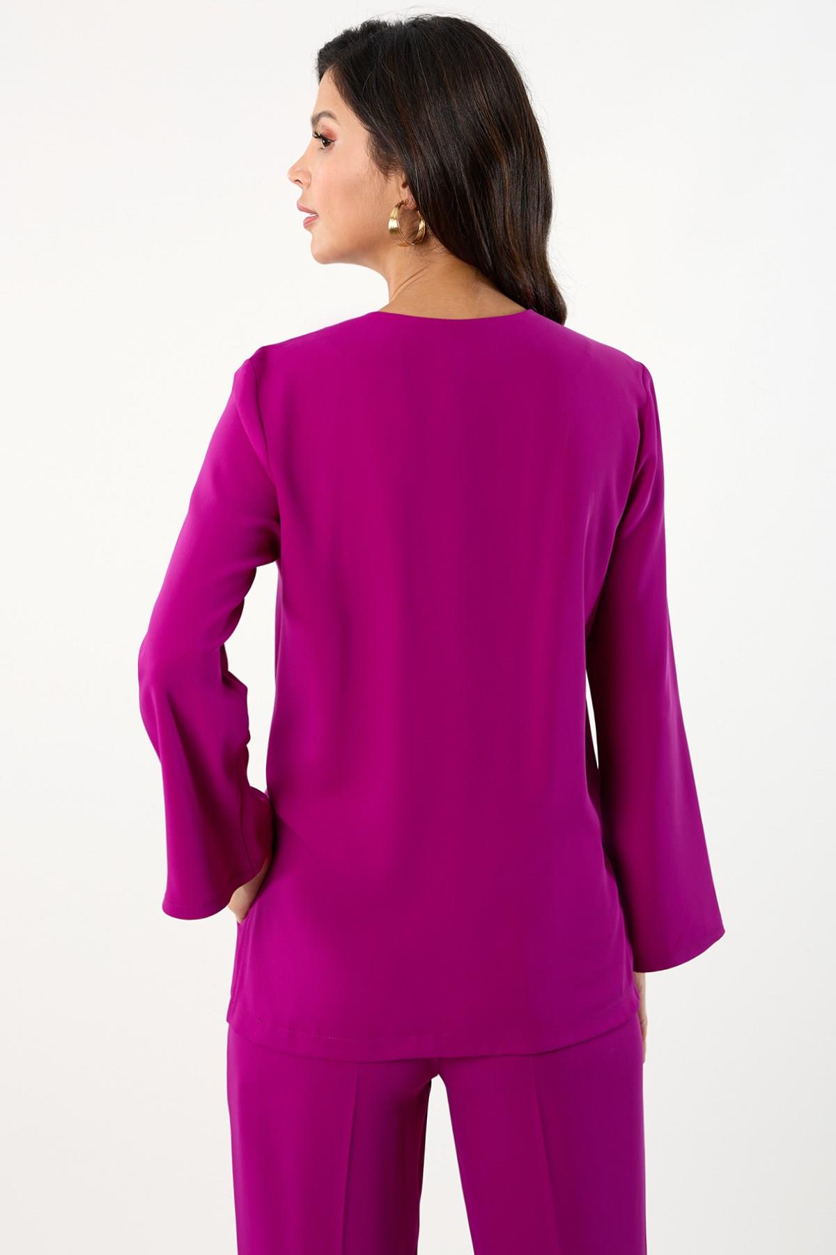 Clake Yakasız V Aksesuar Detaylı Bluz MENEKSE