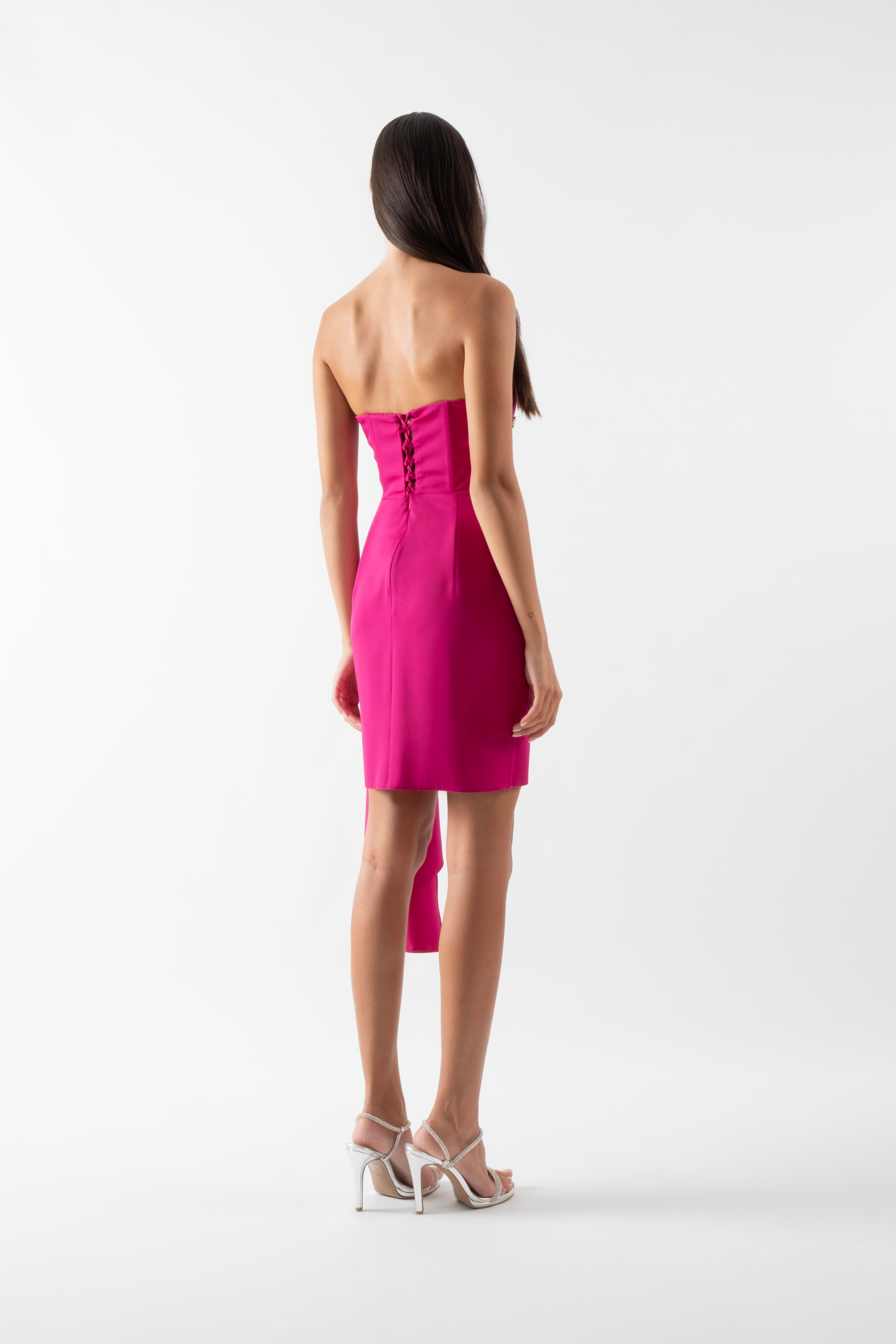 Dalgisa Straplez Yanı Şal Detaylı Taş İşlemeli Kısa Abiye Elbise FUŞYA