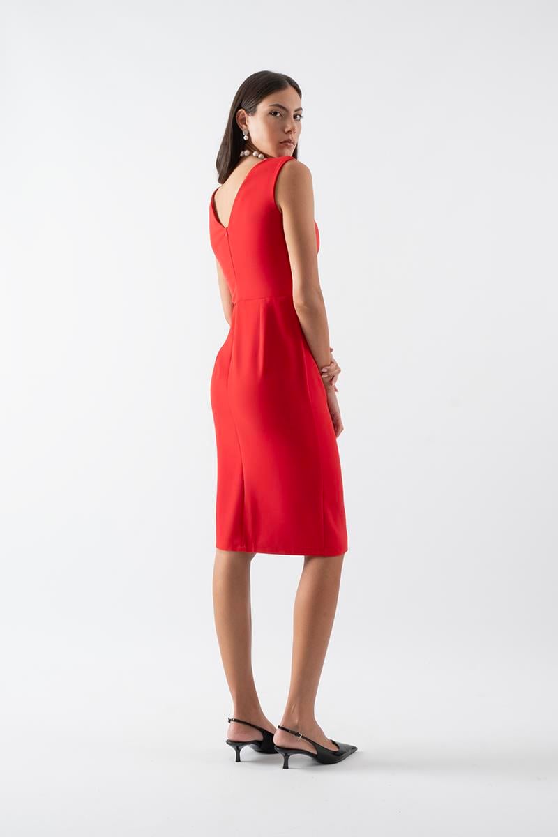 Fairlie Önü Arkası V Yakalı Beli Drapeli Gül Detaylı Yırtmaçlı Kısa Abiye Elbise KIRMIZI