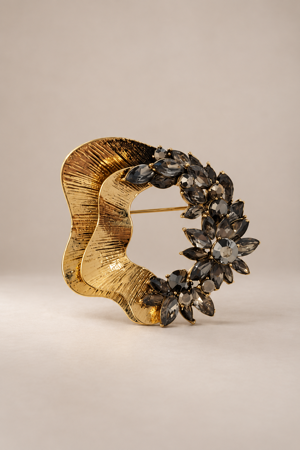 Gold Renk Kristal Taşlı Halka Broş 5 cm FÜME