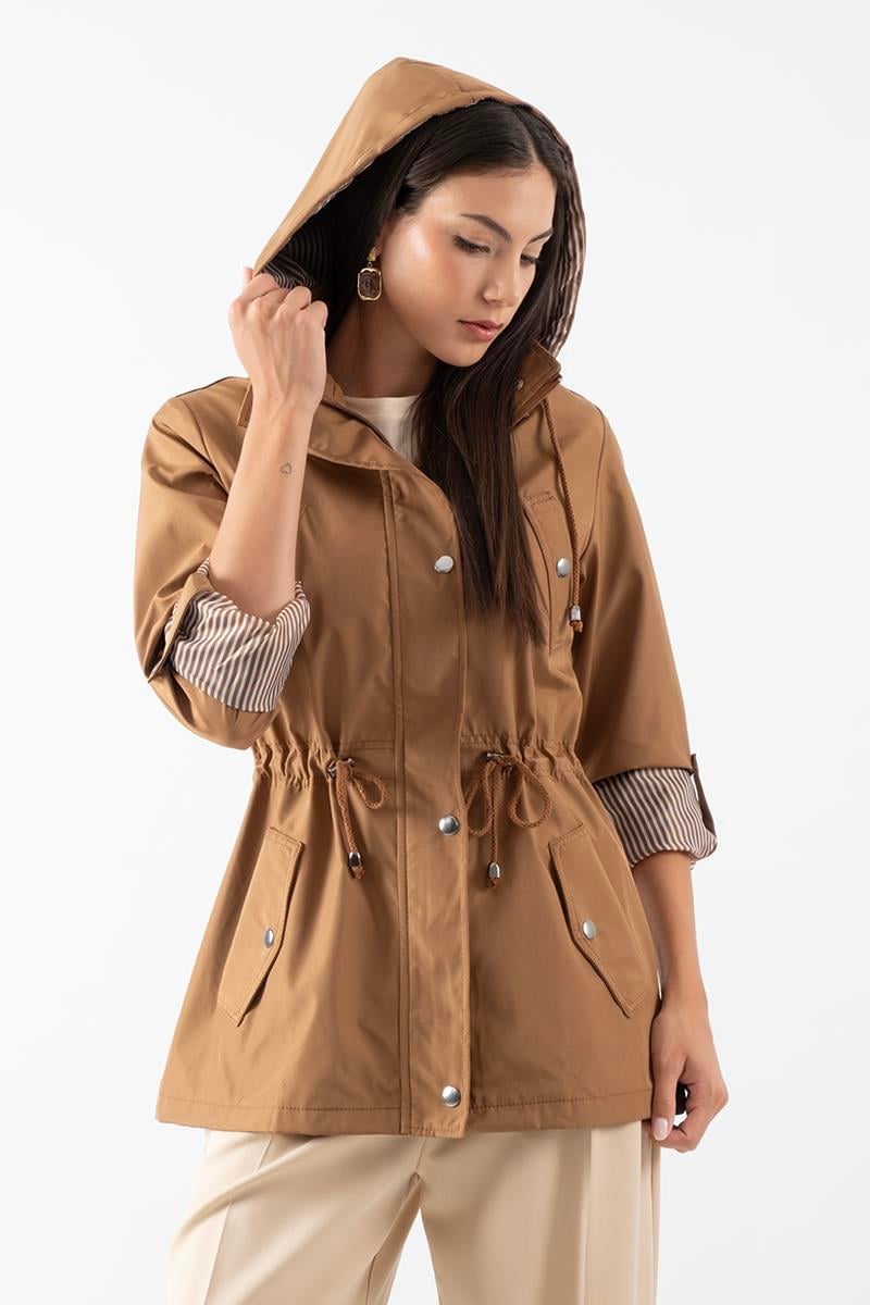 Goudot Kapüşonlu Mevsimlik Parka – Beli Büzgülü, Çıtçıt Detaylı TABA