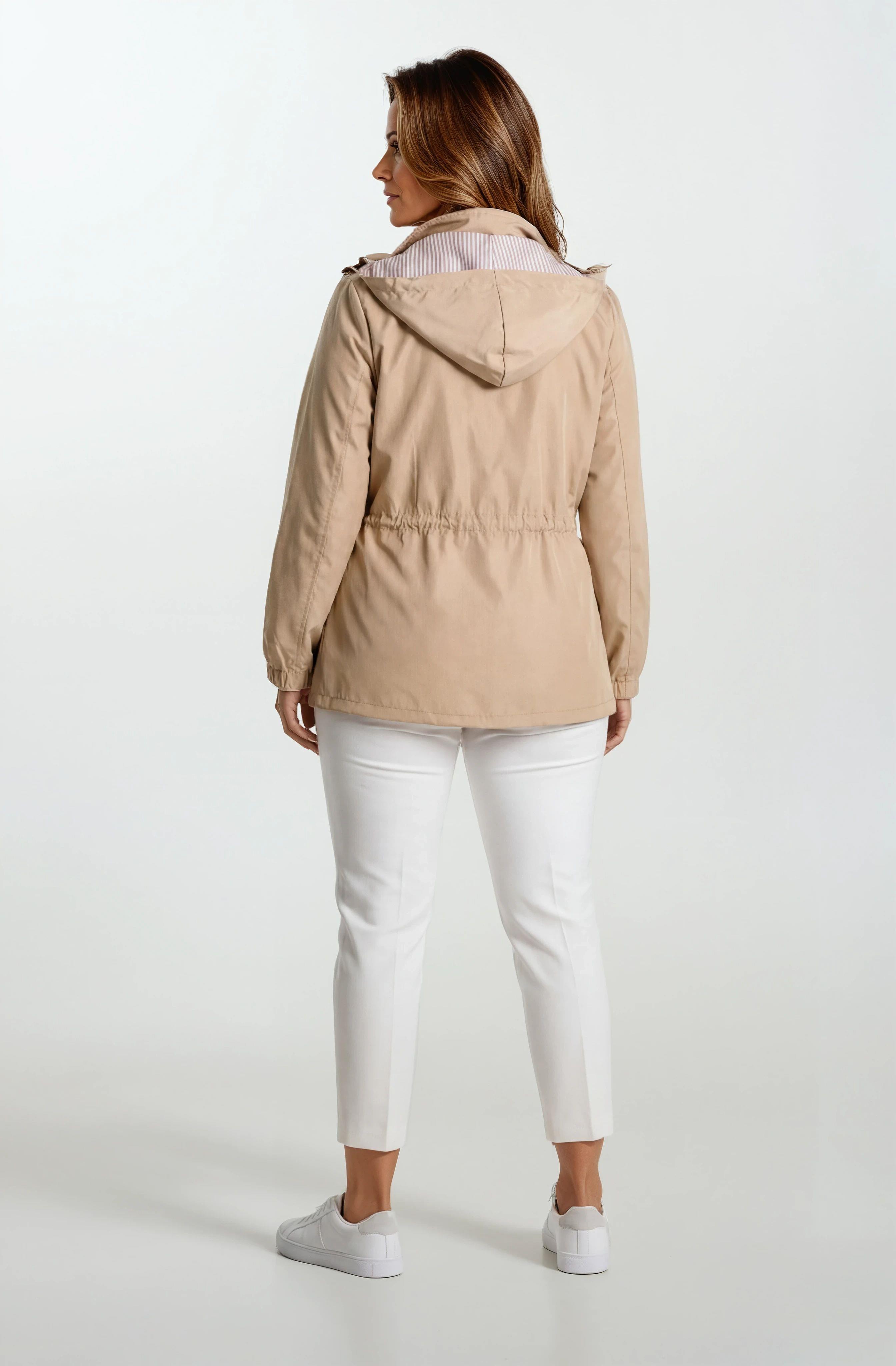 Goudot Kapüşonlu Mevsimlik Parka – Beli Büzgülü, Çıtçıt Detaylı CAMEL