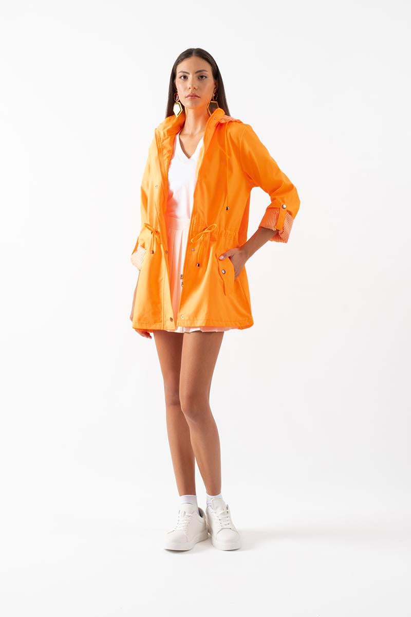 Goudot Kapüşonlu Mevsimlik Parka – Beli Büzgülü, Çıtçıt Detaylı ORANJ