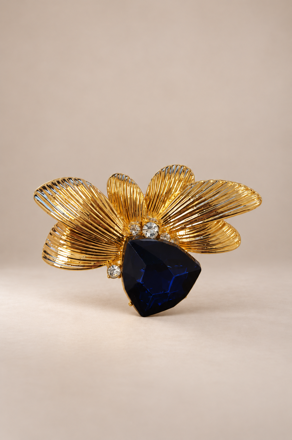 Kristal Taşlı Çiçek Form Broş 4 cm ALTIN