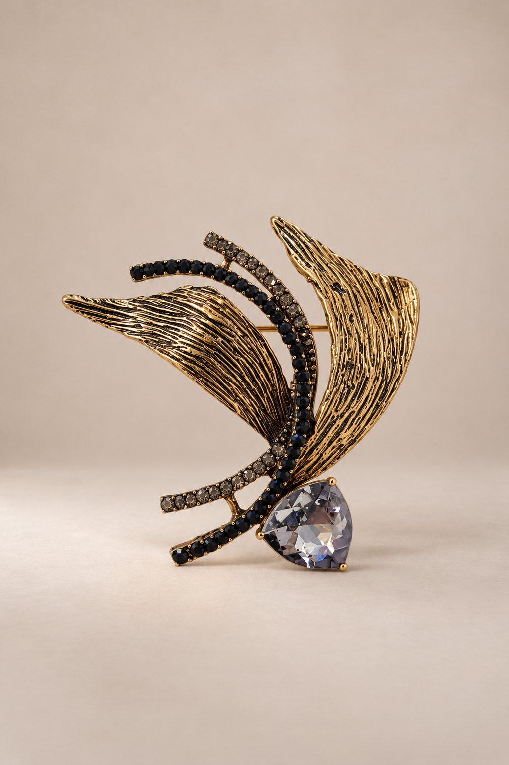 Kristal Taşlı Gold Yaprak Broş 6 cm GRİ