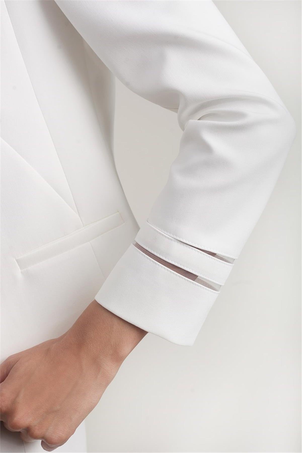 Mariella Yakasız Kol Ucu Tül Detaylı Ceket EKRU