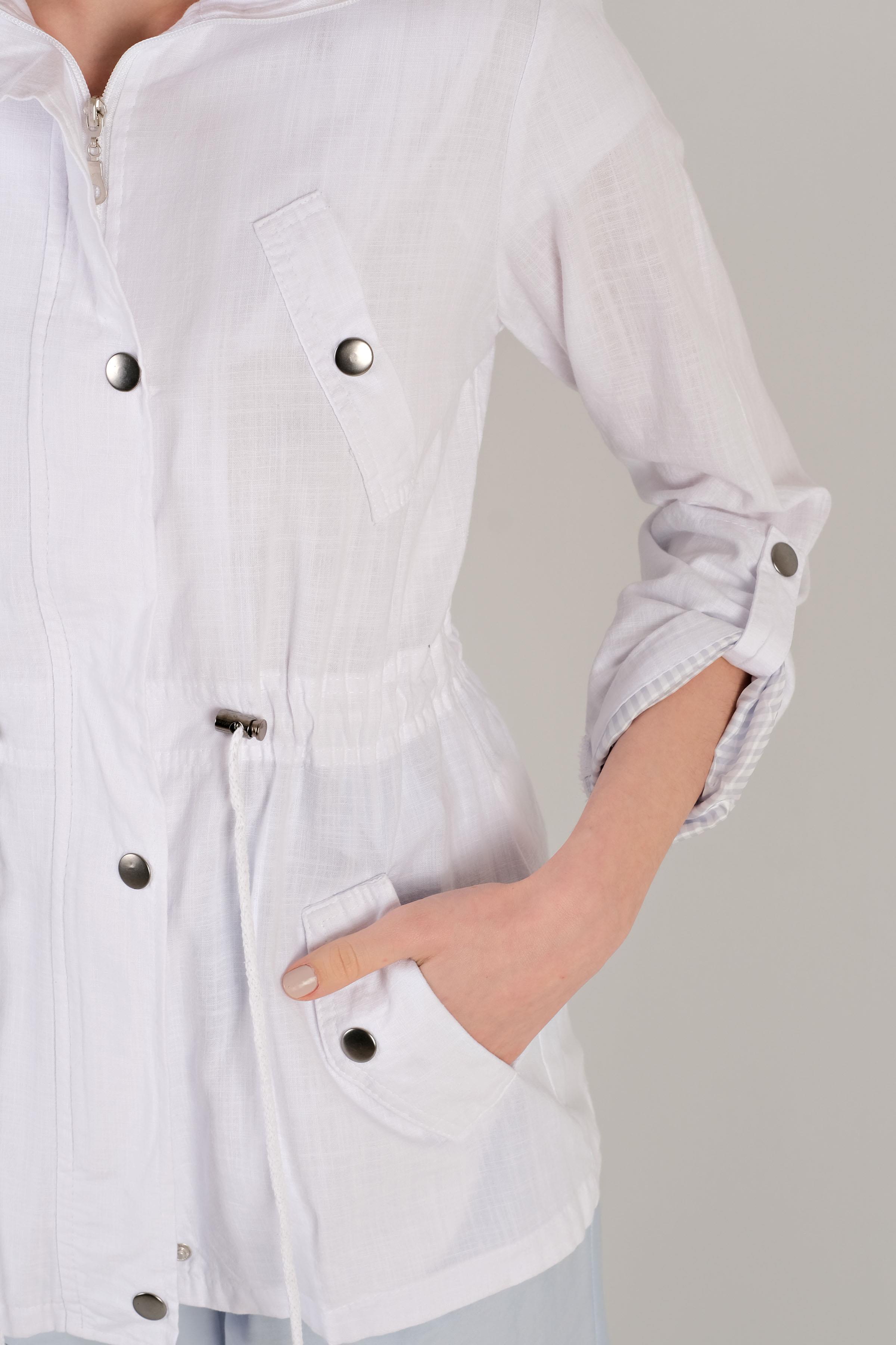 Oriente Dik Yaka Fermuarlı Çıtçıtlı Kaban BEYAZ