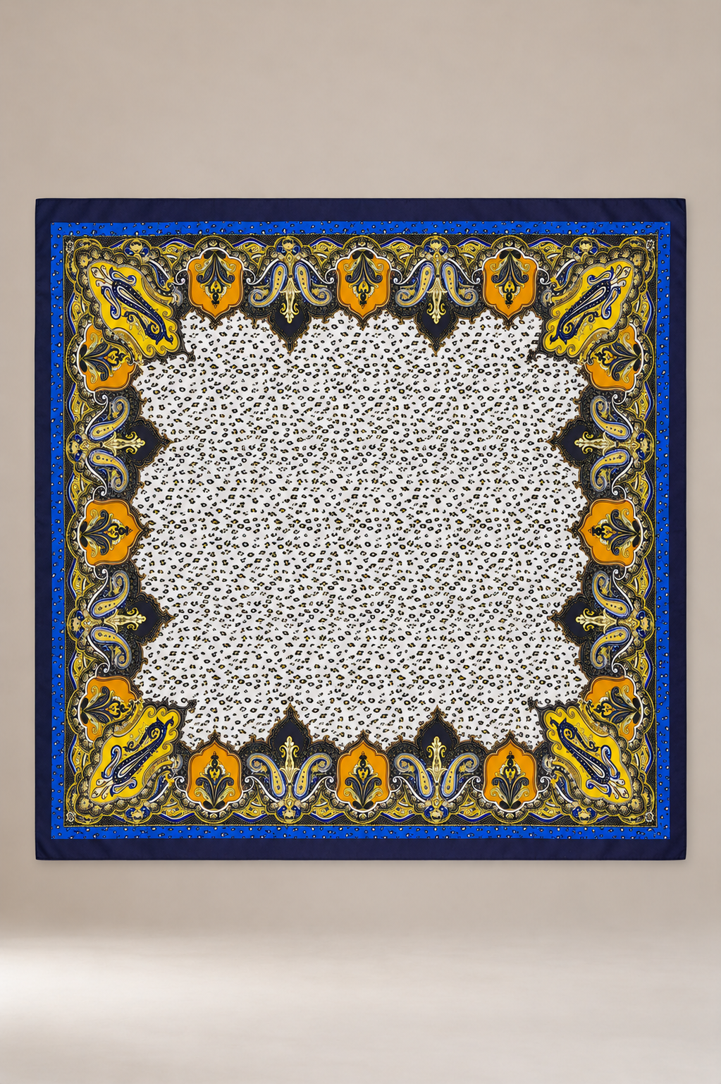Ortası Leopar Çerçeve Bordürü Desenli Şal 110 x 110 cm EKRU
