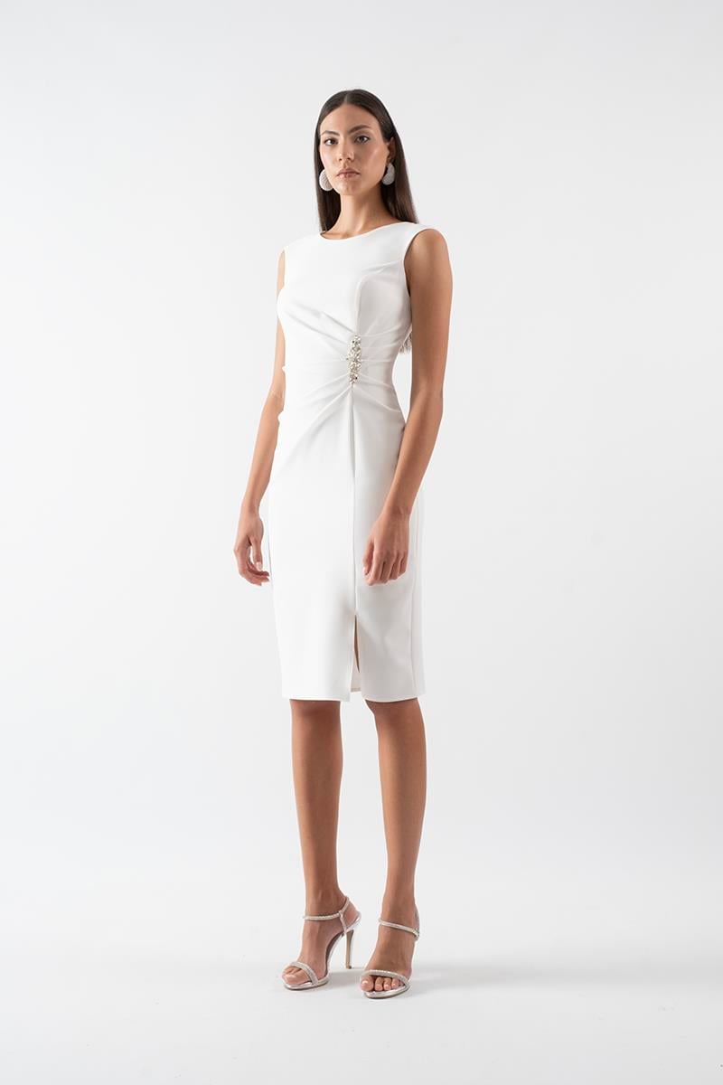 Ortenilla Yuvarlak Yaka Yanı Pileli Taş Aksesuar Detaylı Yırtmaçlı Kısa Abiye Elbise EKRU