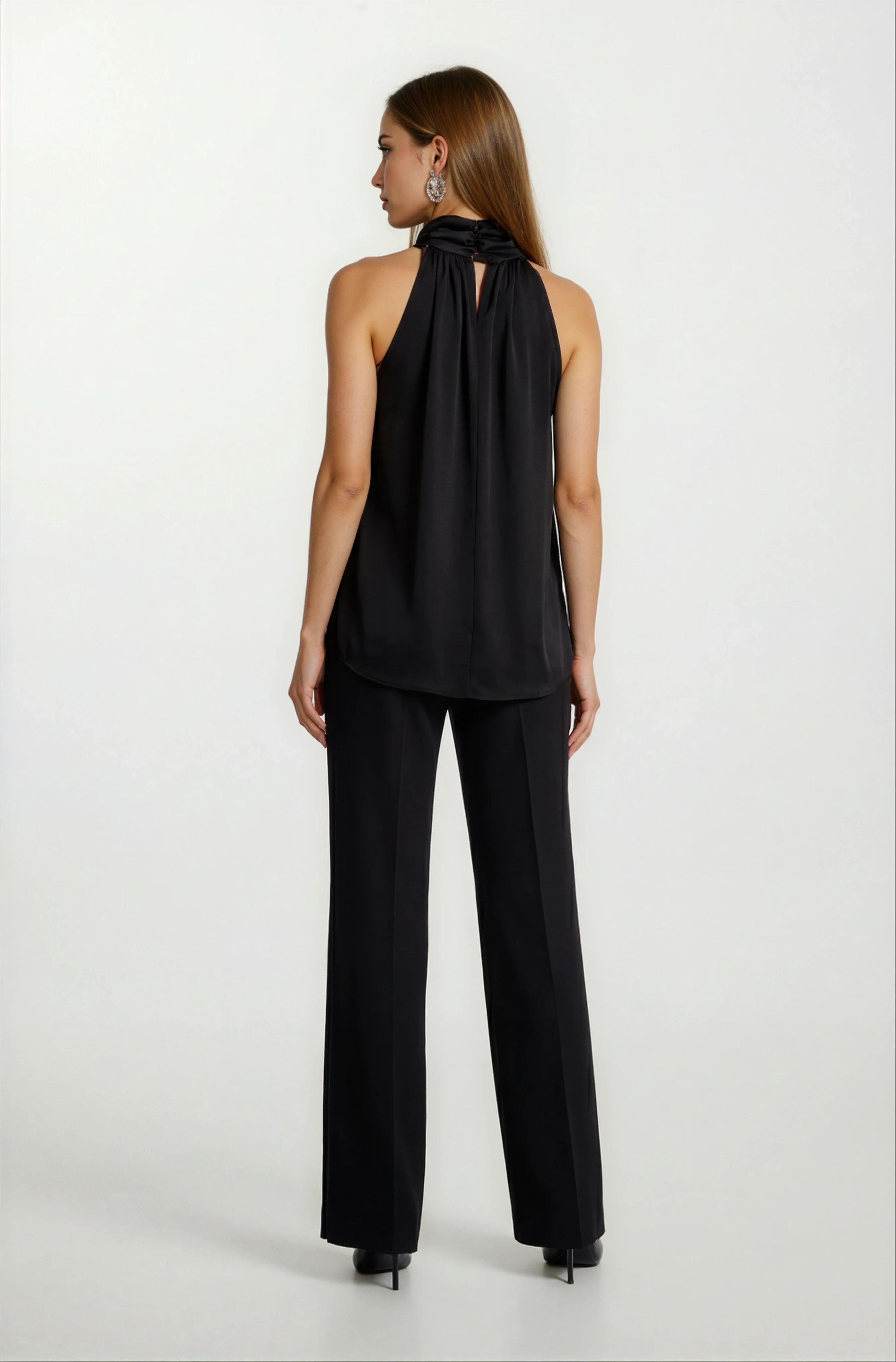 Osmelia Dik Yaka Kolsuz Bluz SİYAH