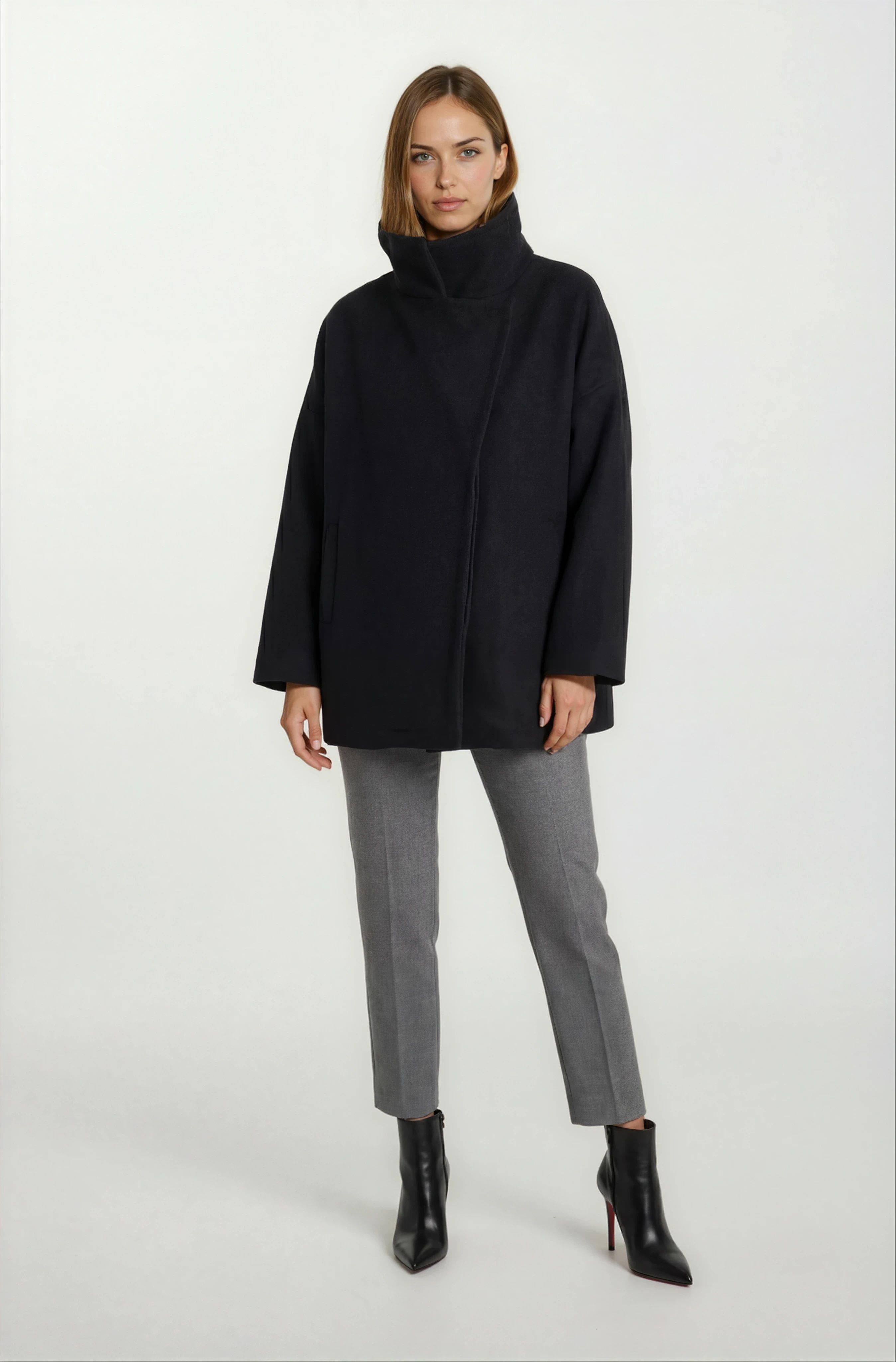 Pellegrina Dik Yaka Yandan Cepli Geniş Kesim Mont SİYAH