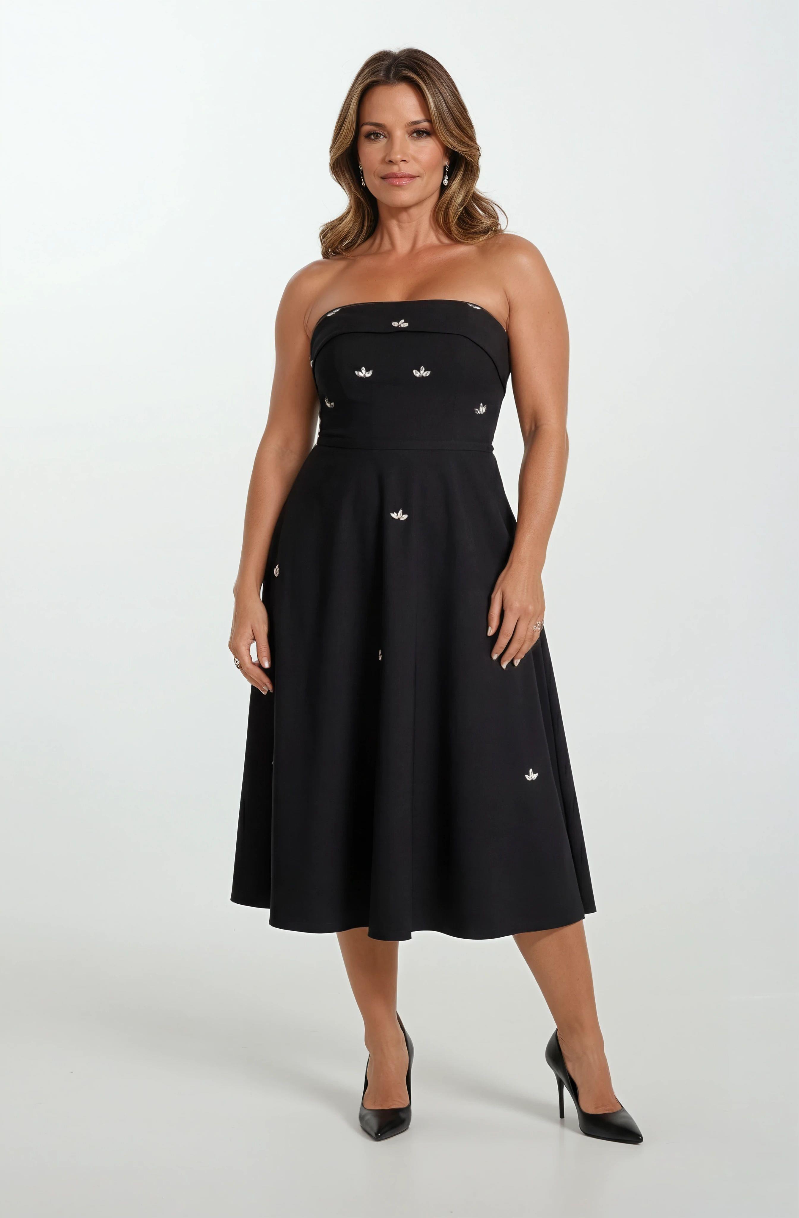 Peltz Straplez Yaka Kloş Taş İşleme Detaylı Kısa Abiye Elbise SİYAH