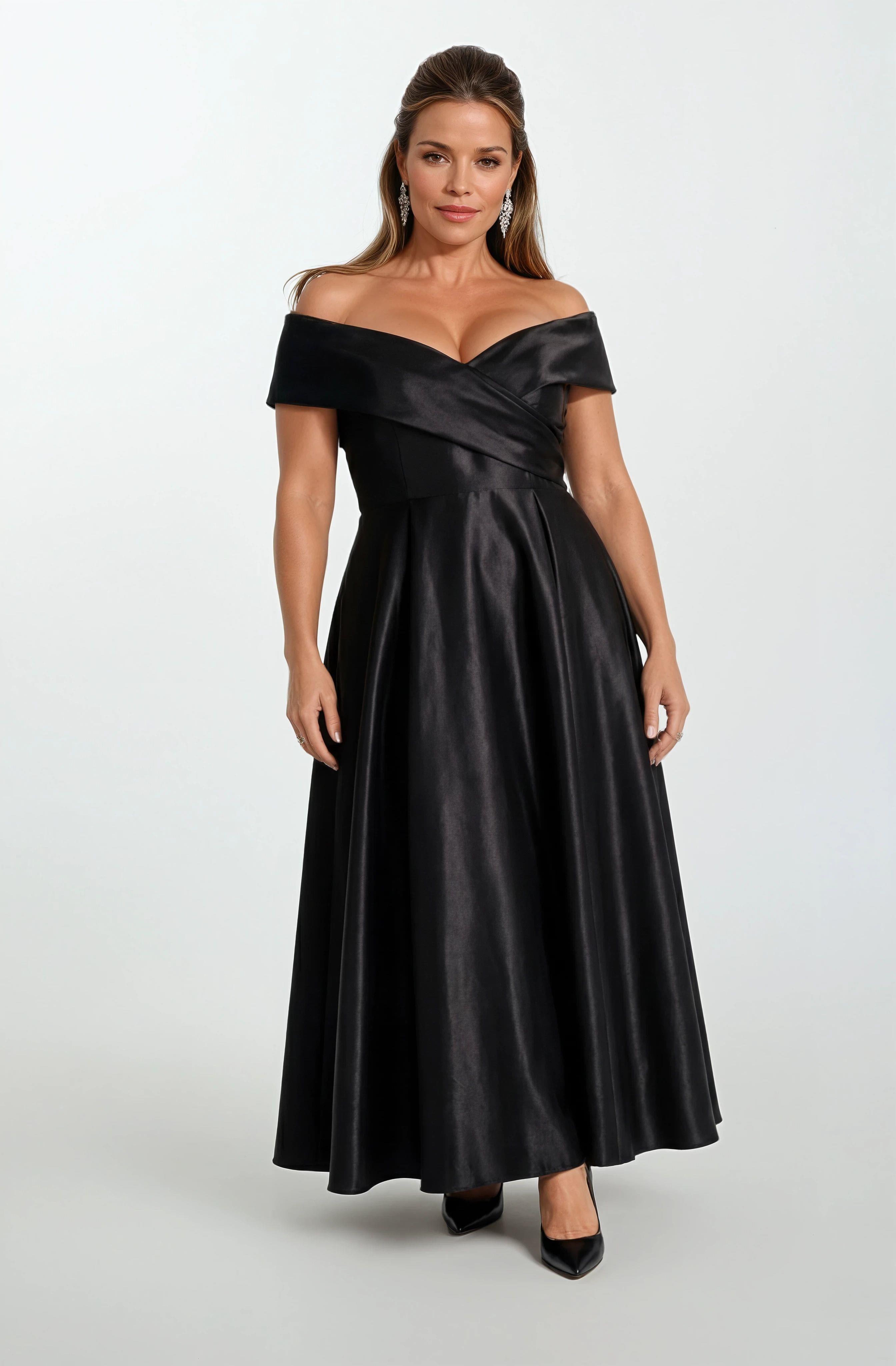 Rinetto Madonna Yaka Kloş Uzun Abiye Elbise SİYAH