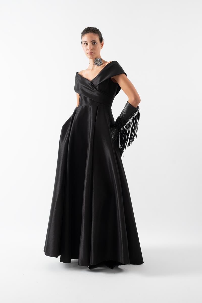 Rinetto Madonna Yaka Kloş Uzun Abiye Elbise SİYAH