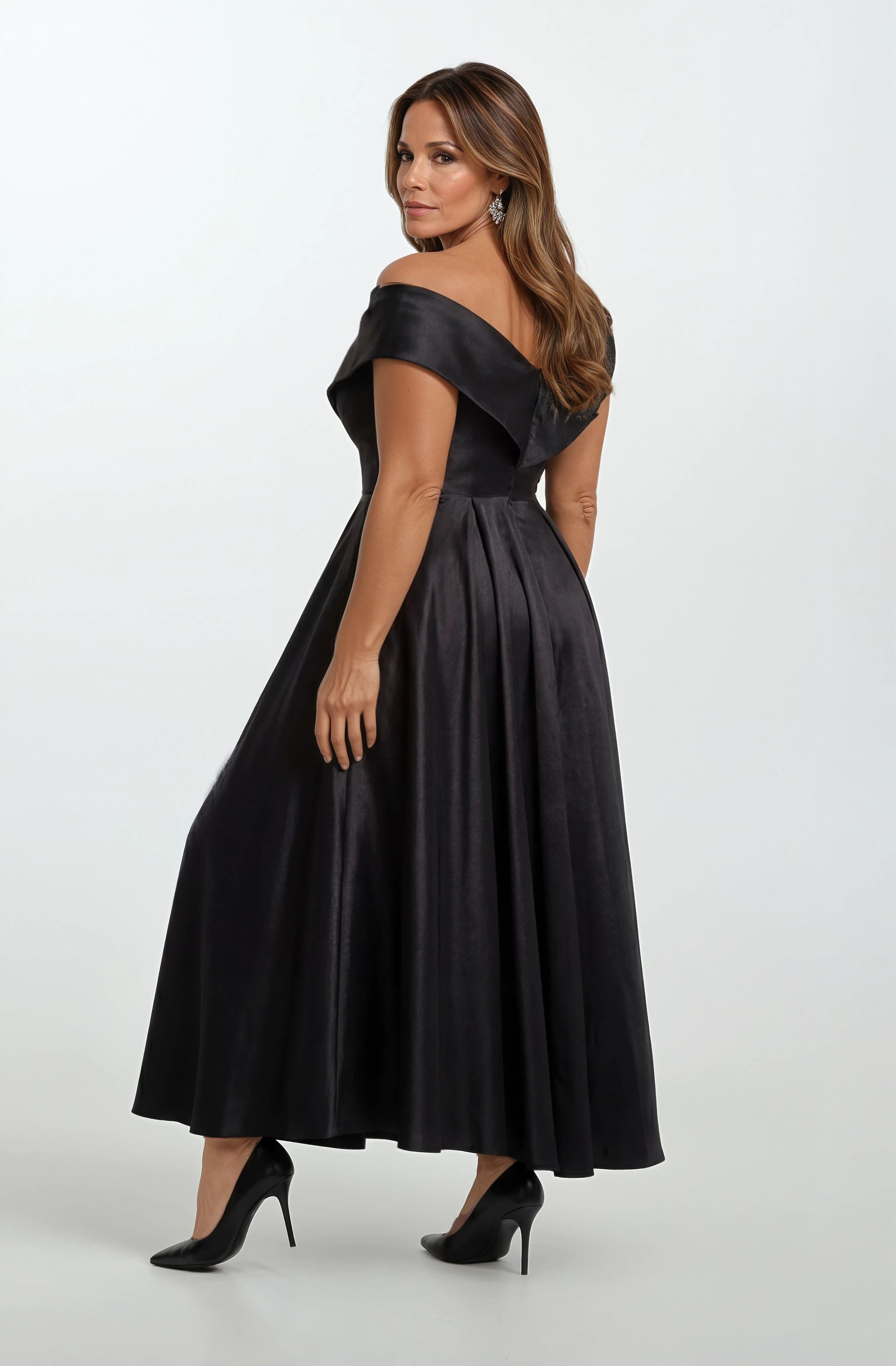 Rinetto Madonna Yaka Kloş Uzun Abiye Elbise SİYAH