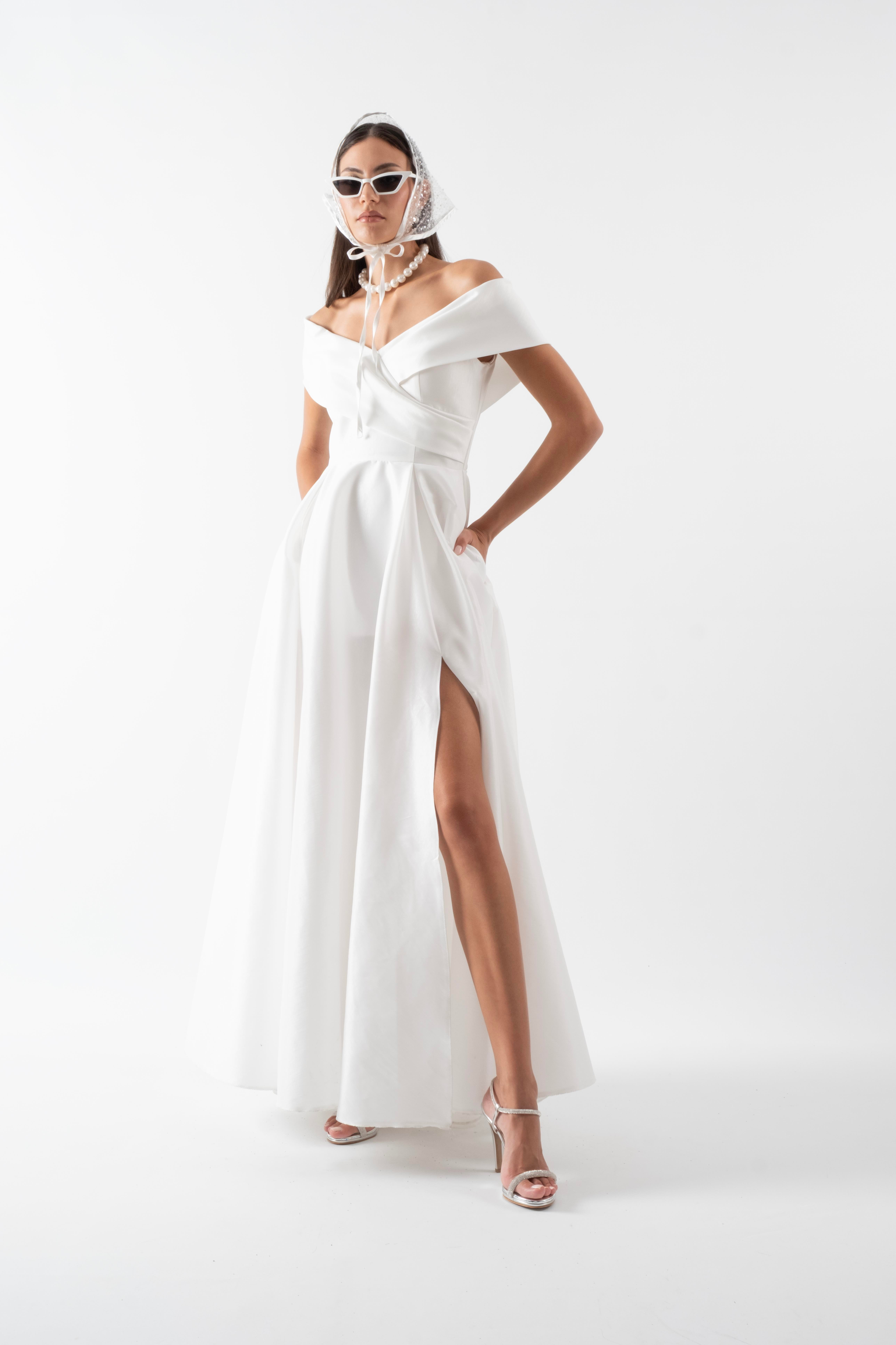 Rinetto Madonna Yaka Kloş Uzun Abiye Elbise BEYAZ