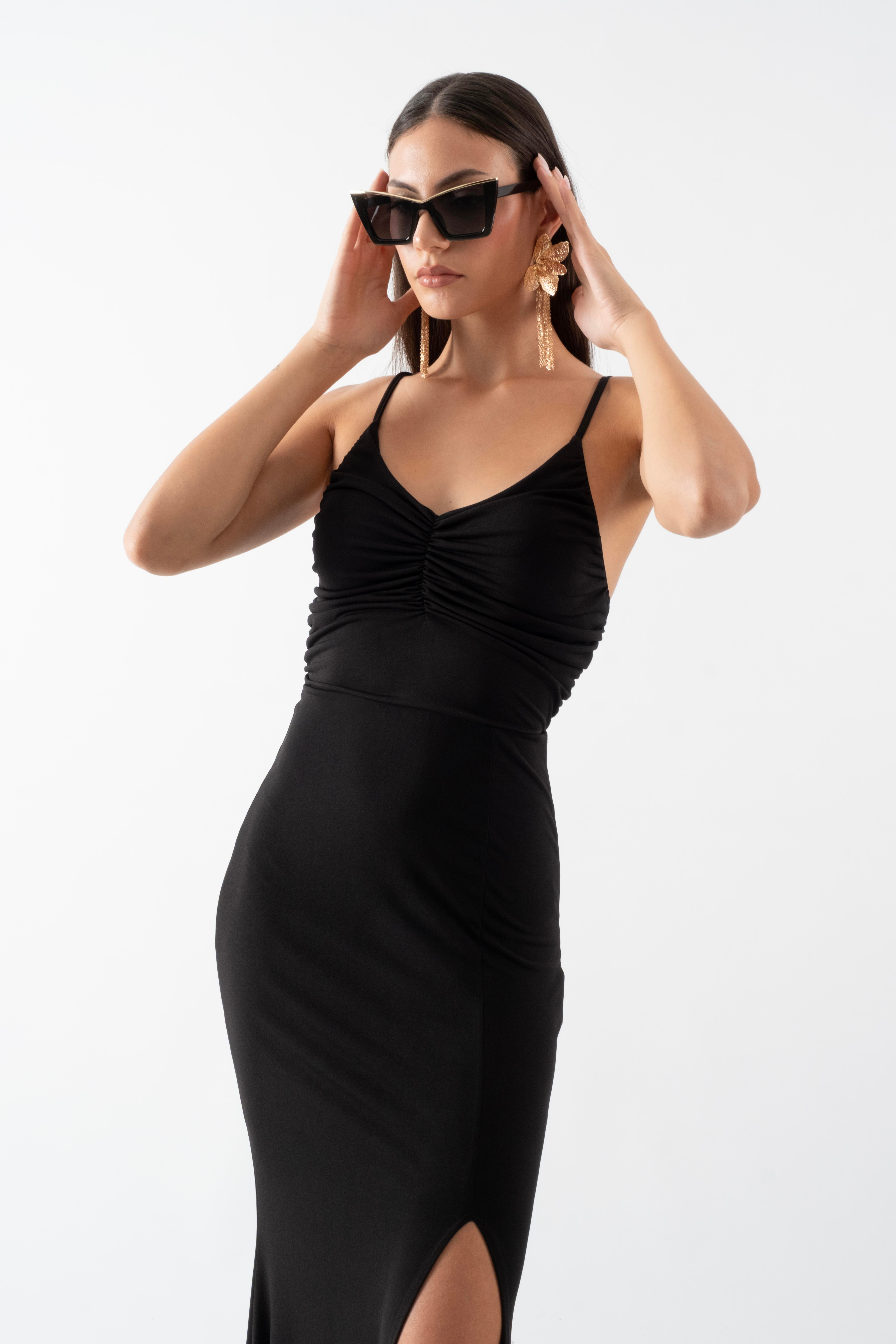 Robertson İnce Askılı V Yaka Göğüs Büzgülü Yırtmaçlı Uzun Abiye Elbise SİYAH