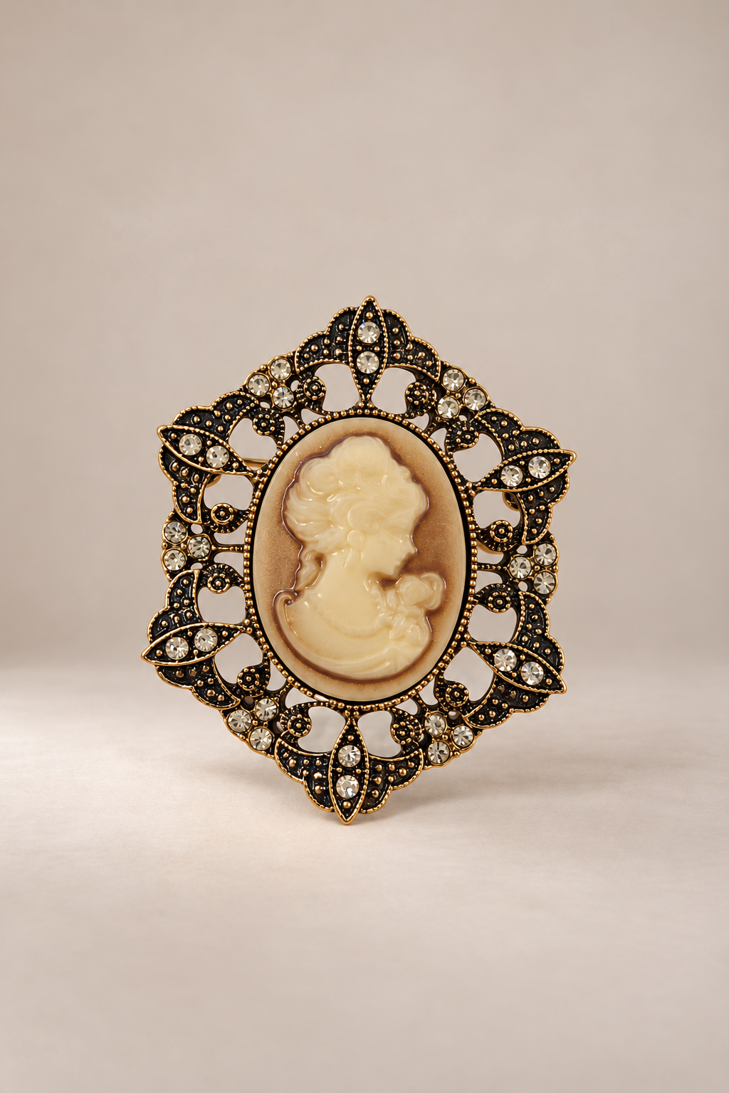 Taşlı Kameo Detaylı Oval Broş 5,5 cm KAHVERENGİ