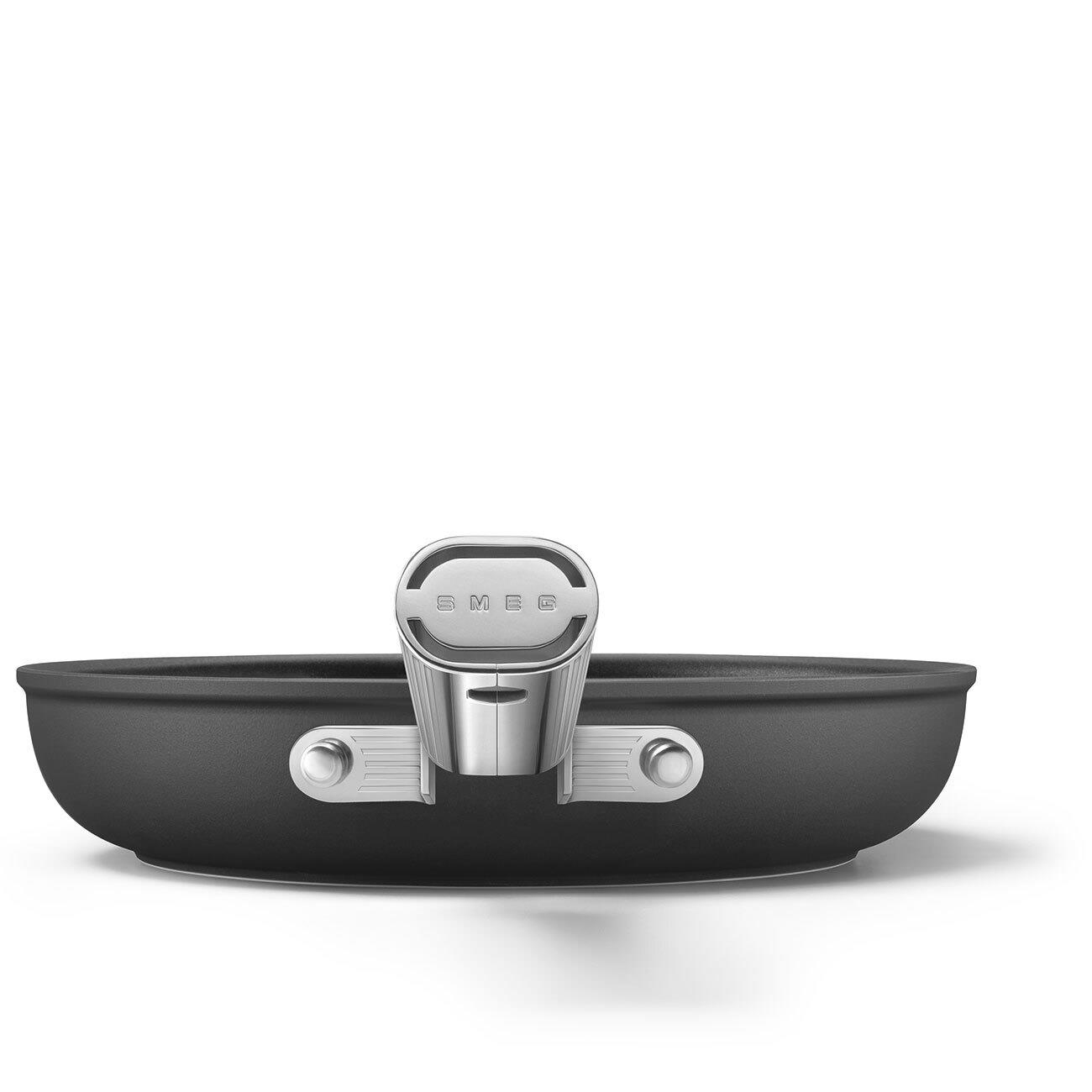 SMEG Cookware 50'S Style Siyah Tava 24 cm 4,5 mm taban kalınlığı, 1,9 lt hacim