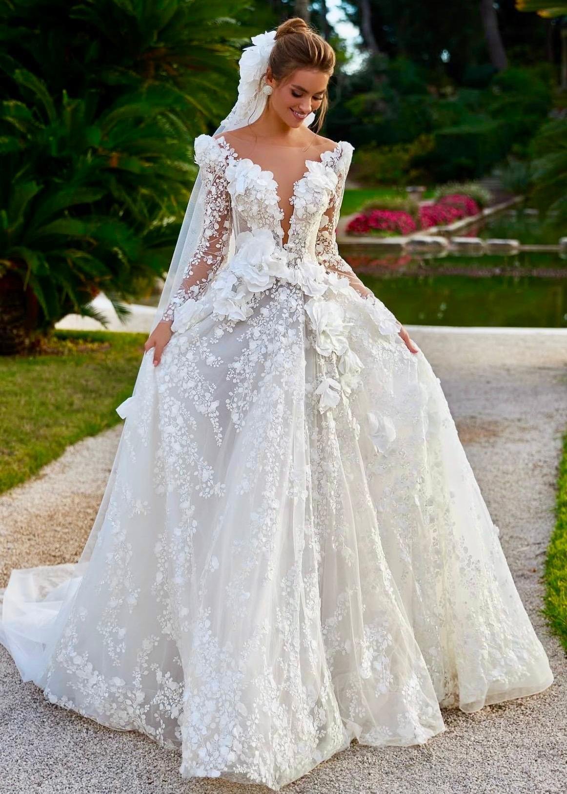 Beyaz 3D Çiçek Motifli Düşük Kol A kesim Petal Whisper Gelinlik