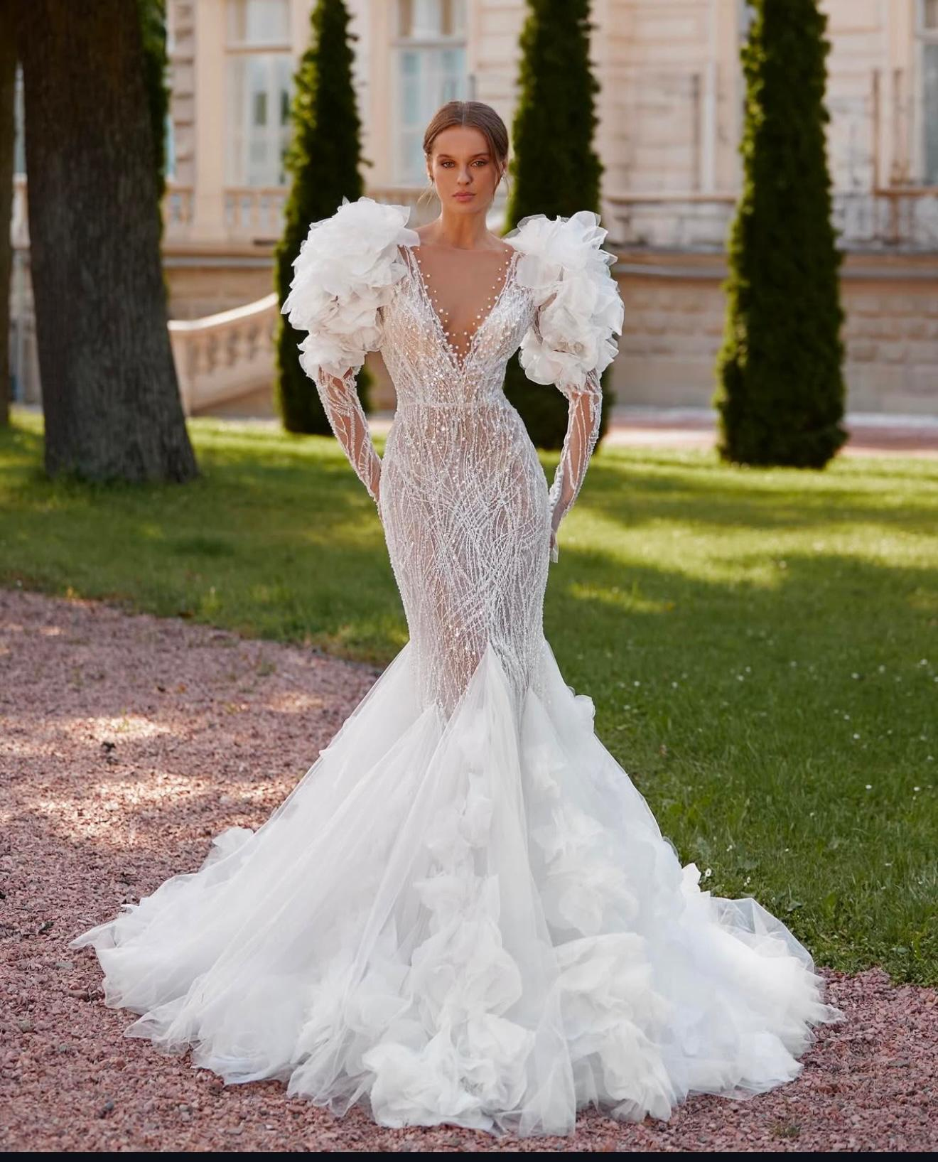 Beyaz Derin Dekolteli Dantel Ve Full Taş İşlemeli Balık Model Seraphina Lueur Gelinlik