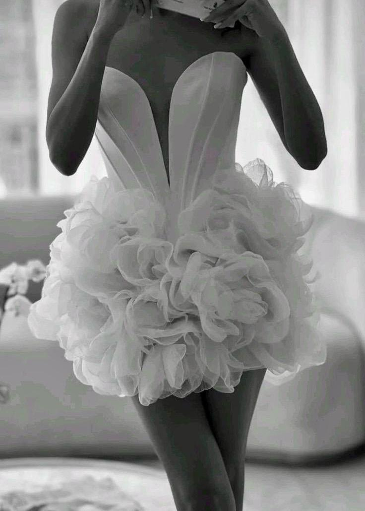 Beyaz Derin Dekolteli Mini Fırfır Detaylı Midnight Seduction Gelinlik