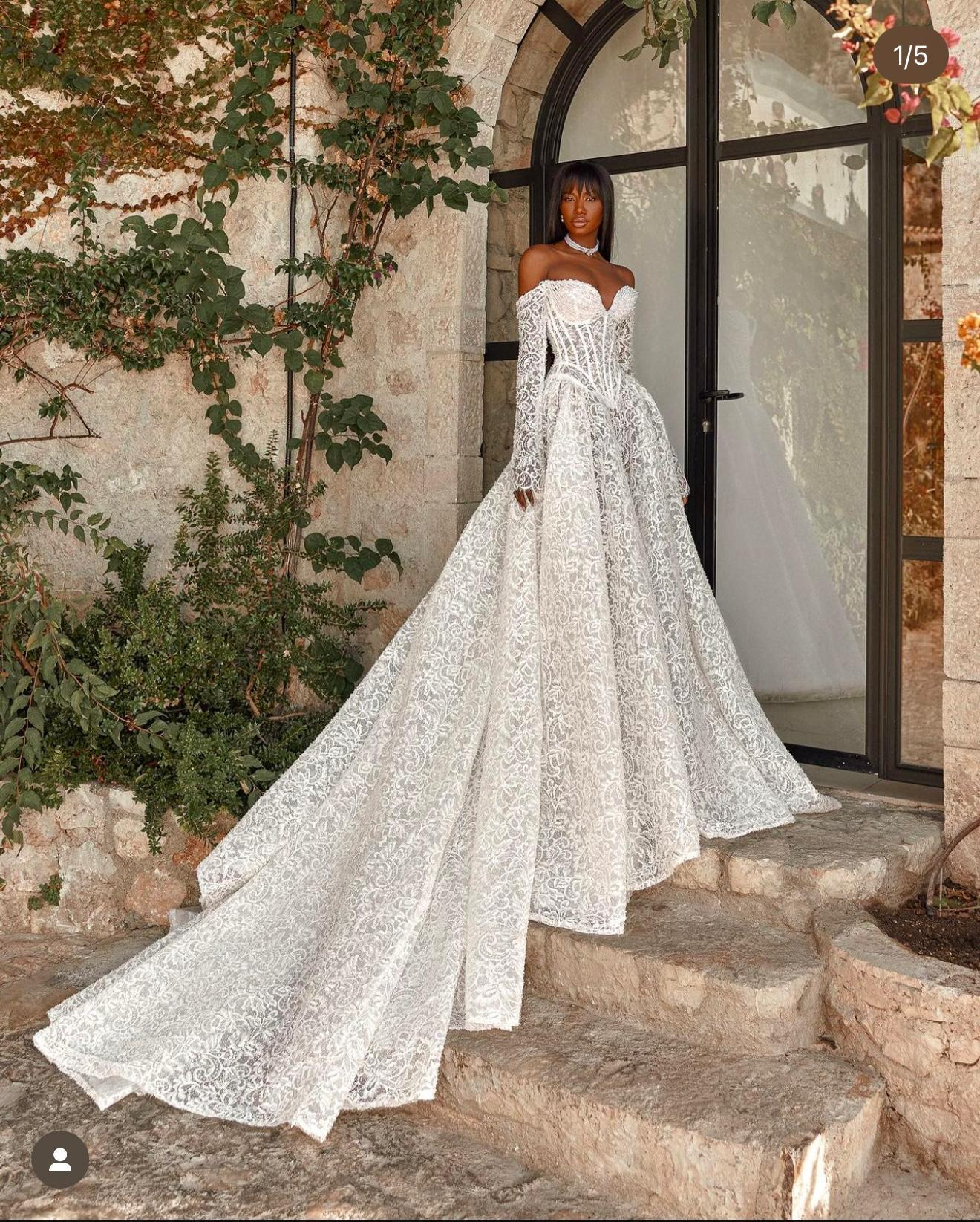 Beyaz Full Dantel İşlemeli Uzun Kuyruklu İnci Detaylı Celestria Gelinlik