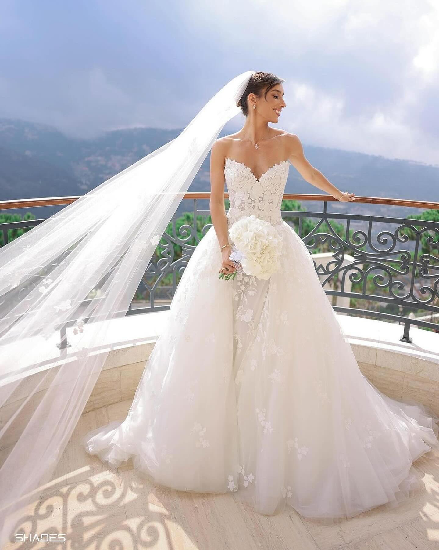 Beyaz Güpür Detaylı Kalp Yaka A kesim Eternal Love Gelinlik