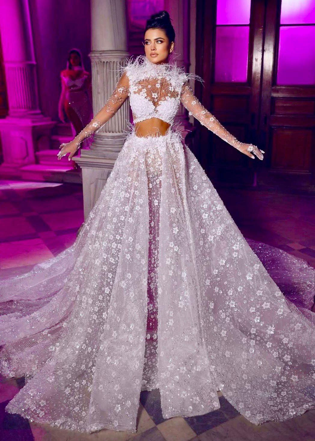 Beyaz Güpür ve Tüy Detaylı Isabelle Gelinlik