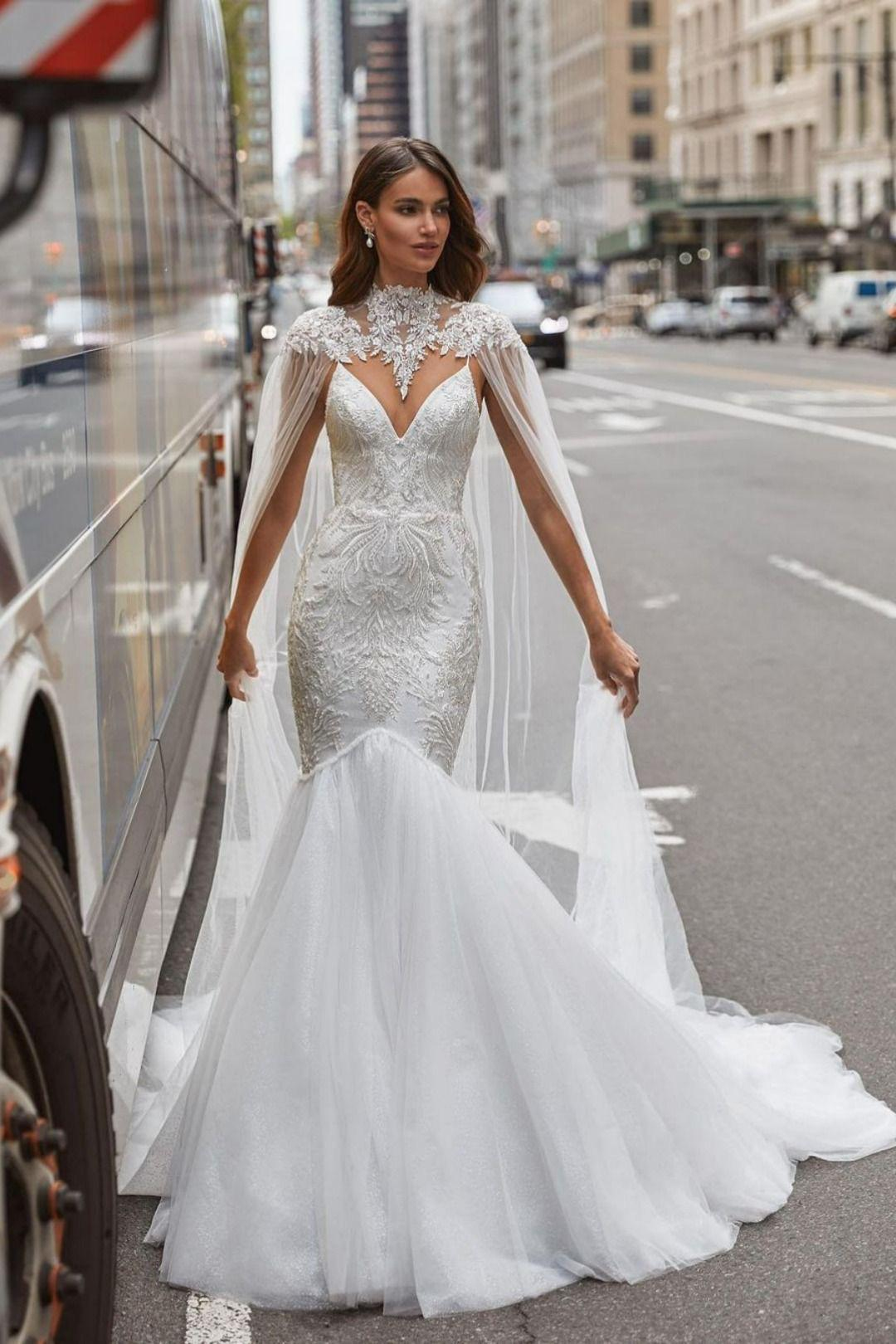 Beyaz Güpürlü Taş İşlemeli Tül Pelerine Sahip Balık Model Vivienne Gelinlik