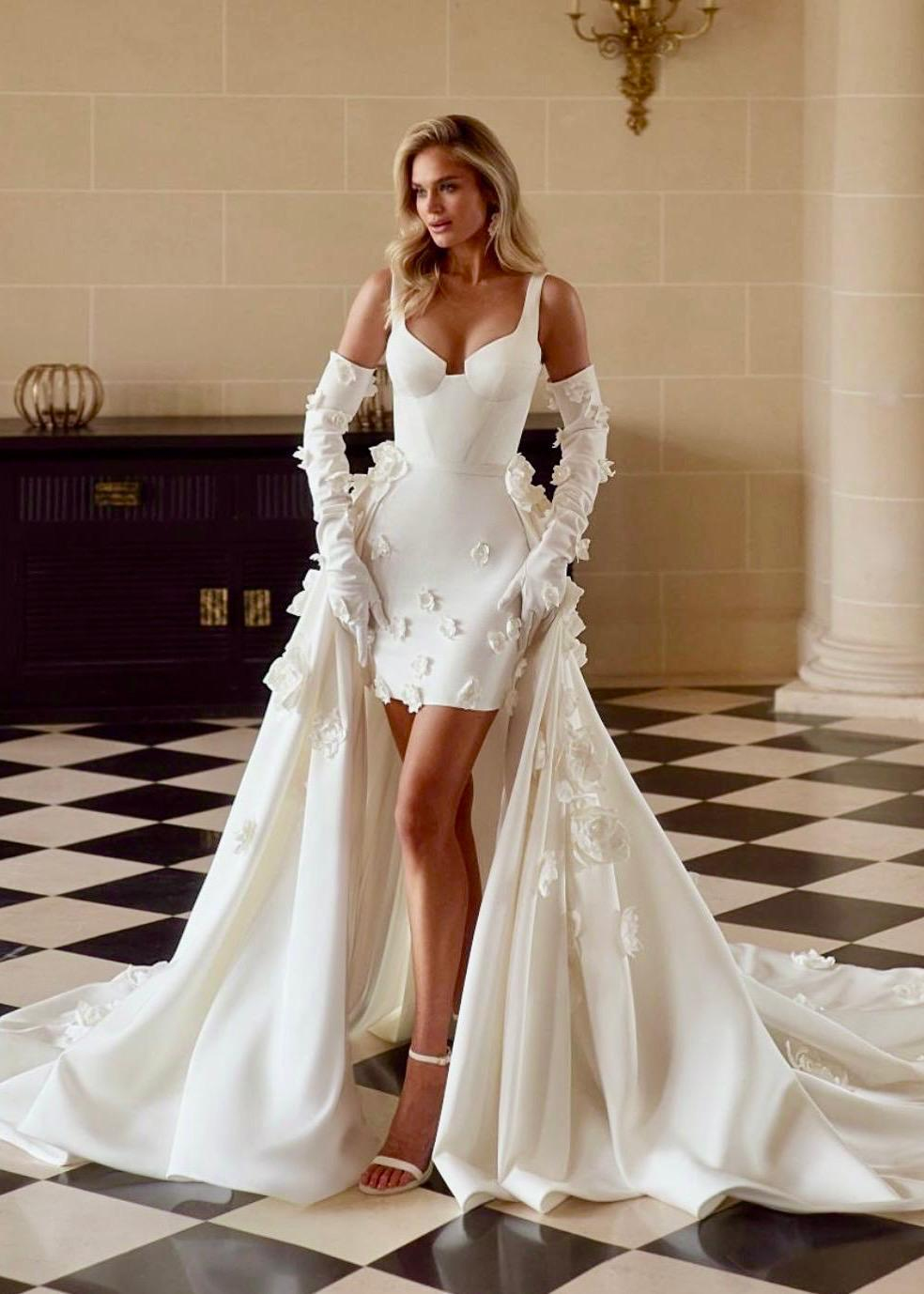 Beyaz Mini Saten Çiçek işlemeli Eldiven Detaylı  Luxe Petals Gelinlik