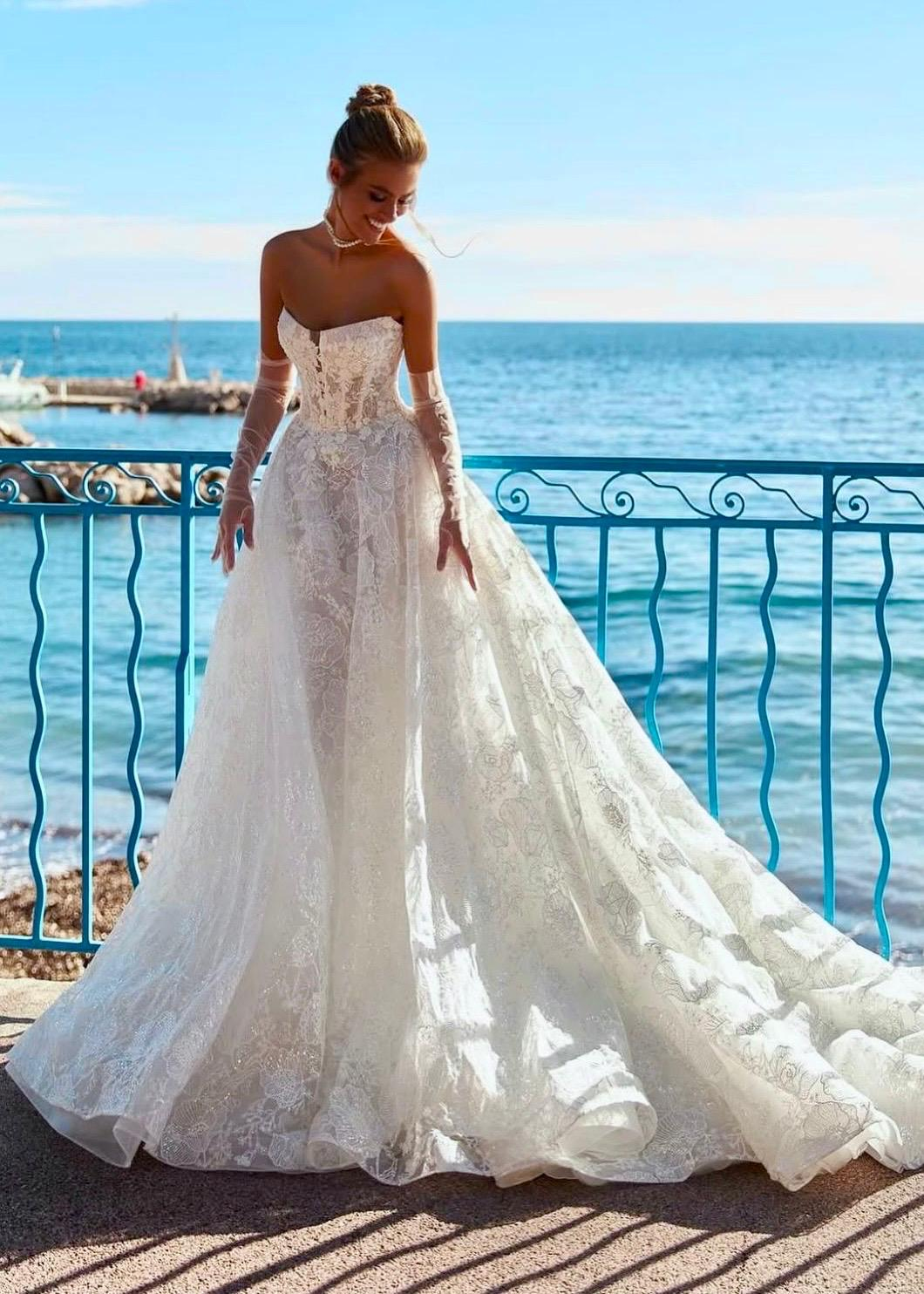 Beyaz Straplez Çiçek Desenli  Enchanted Garden Gelinlik