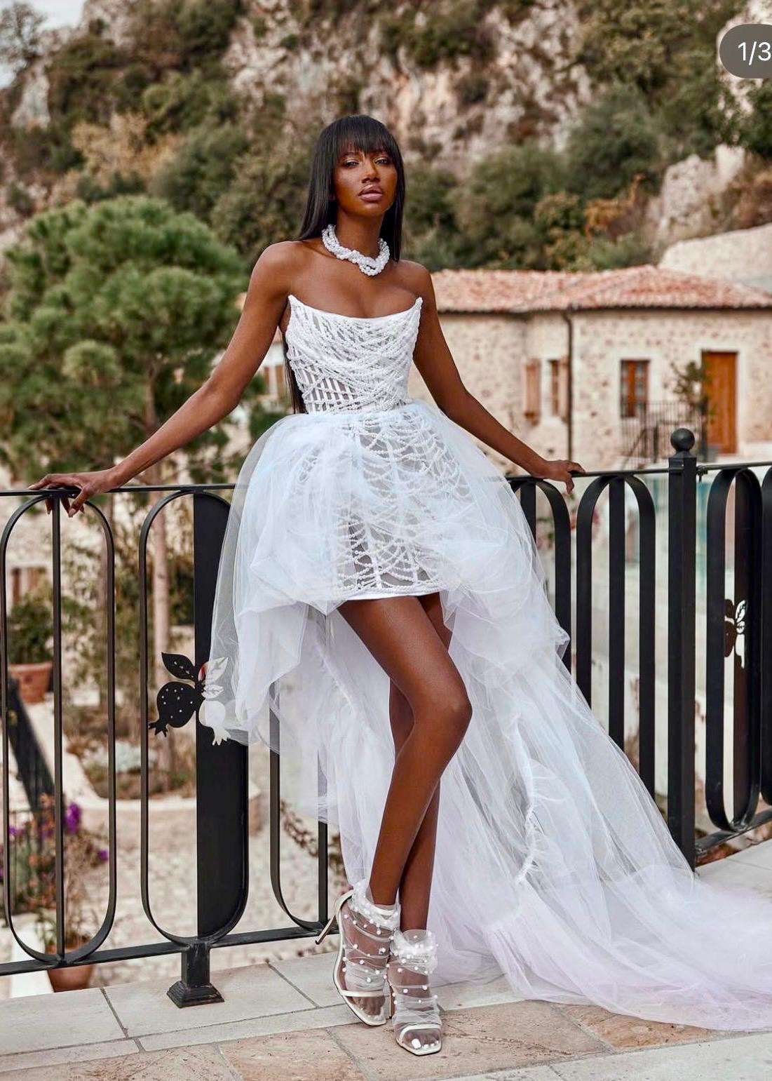 Beyaz Straplez Mini İnci Detaylı Amelia Gelinlik