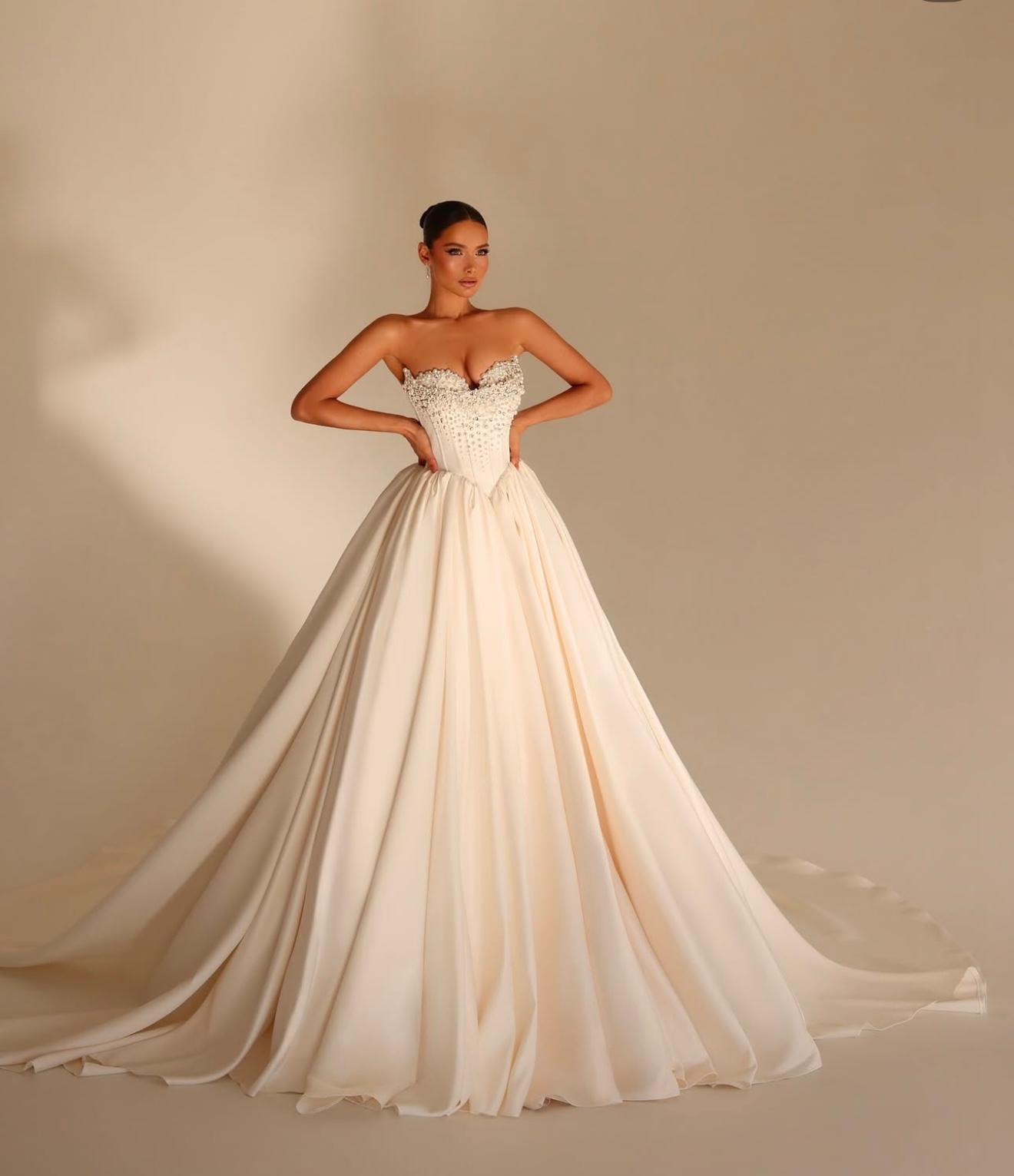 Beyaz Straplez Üstü Full Taş İşlemeli Korseli A Kesim  Elysian Luxe Gelinlik