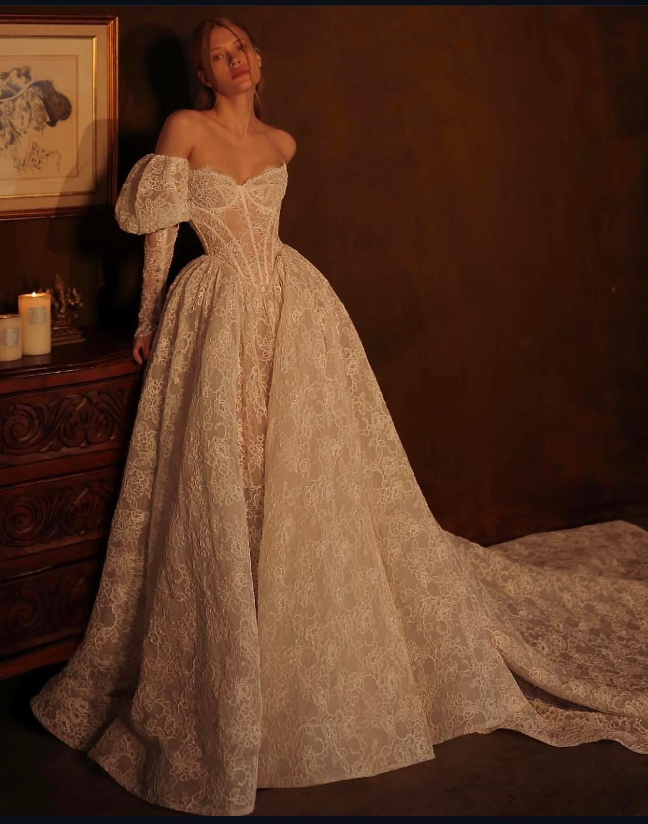 Ekru Straplez Korseli Balon Kol Detaylı Full Dantel İşlemeli A Kesim Celestia Couture Gelinlik