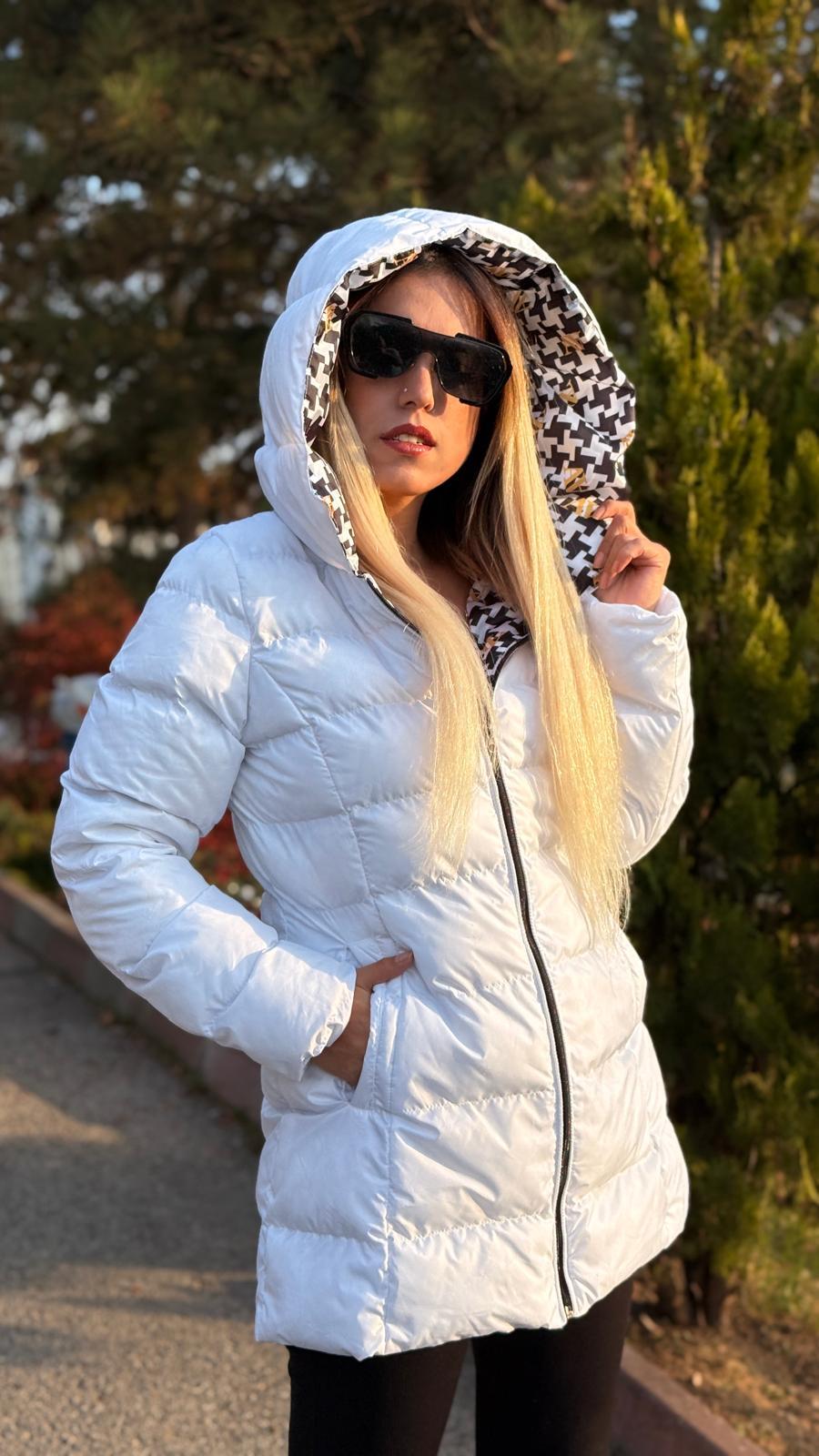 KAPİŞONLU BEYAZ ŞİŞME MONT