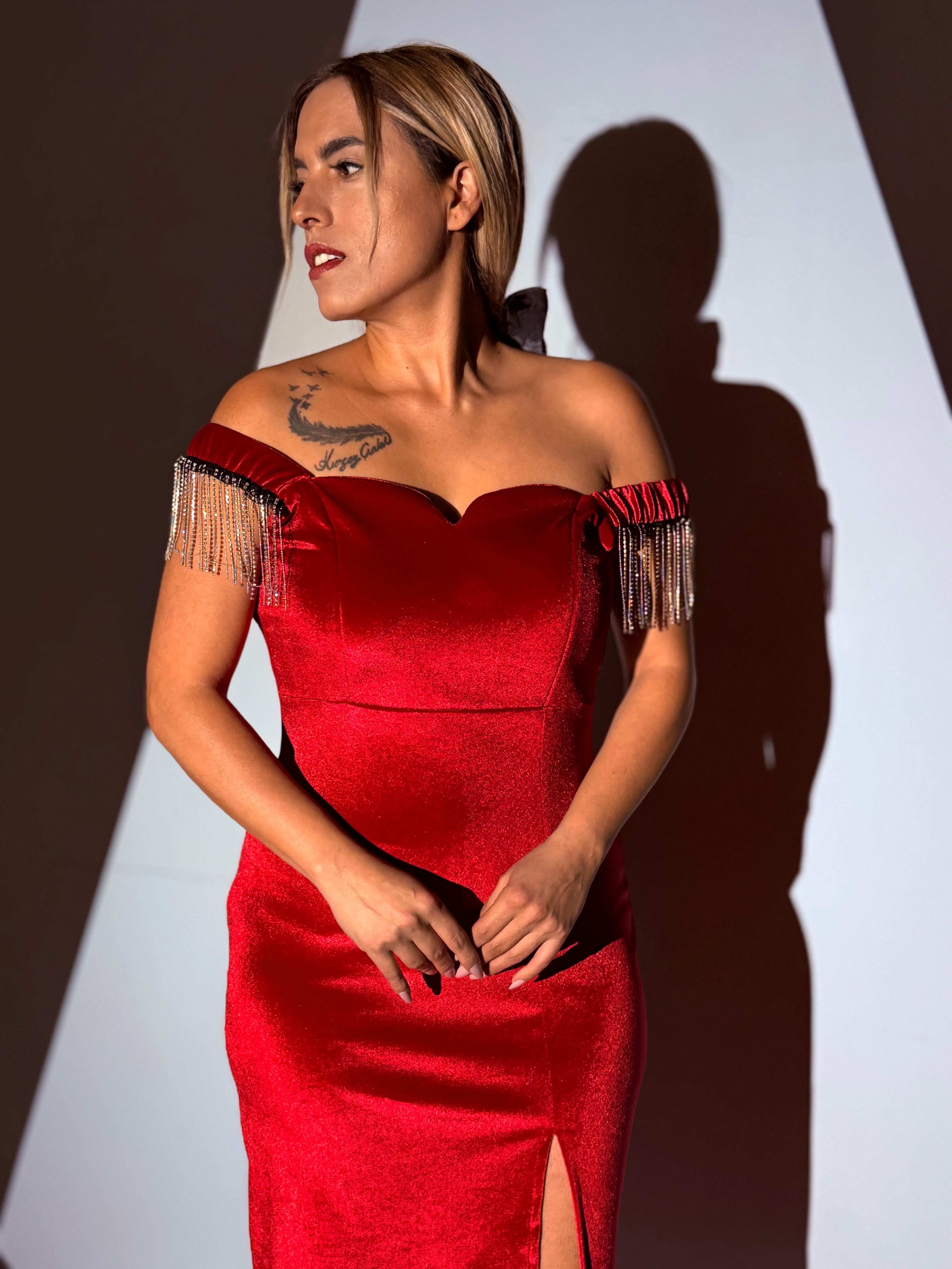 Kırmızı Kadife Omuzu Taşlı Yırtmaçlı Elbise