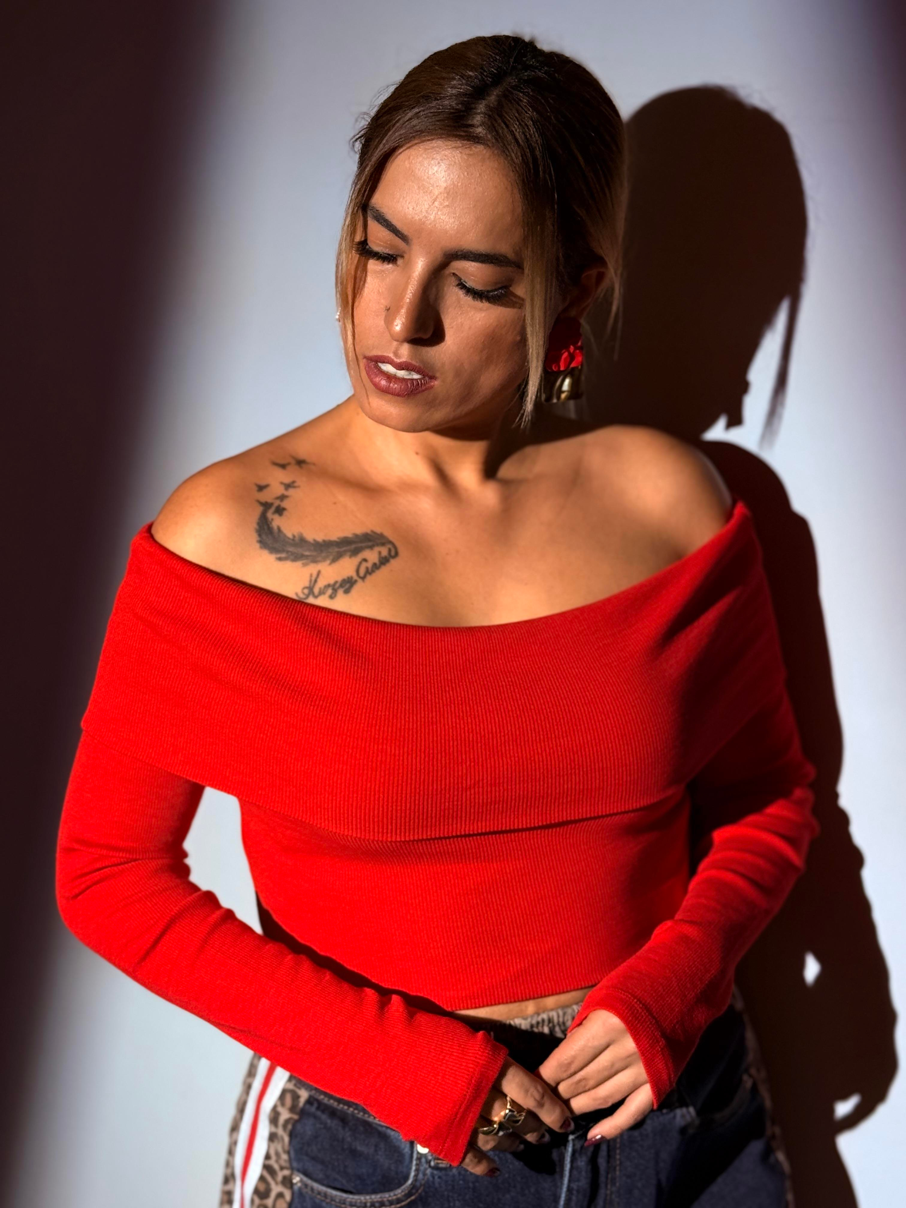 Kırmızı Madonna Yaka Fitili Bluz