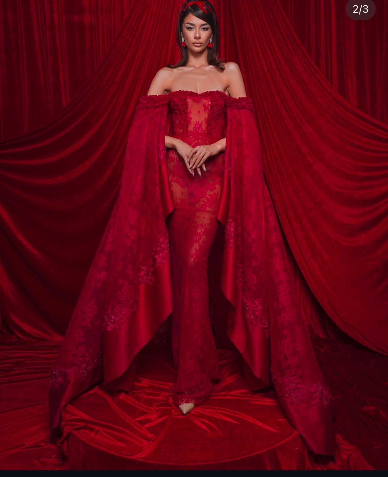 Kırmızı Madonna Yaka  Uzun Kol Pelerin Detaylı Dantel İşlemeli Balık Model Seraphina Rougue Kına Elbisesi