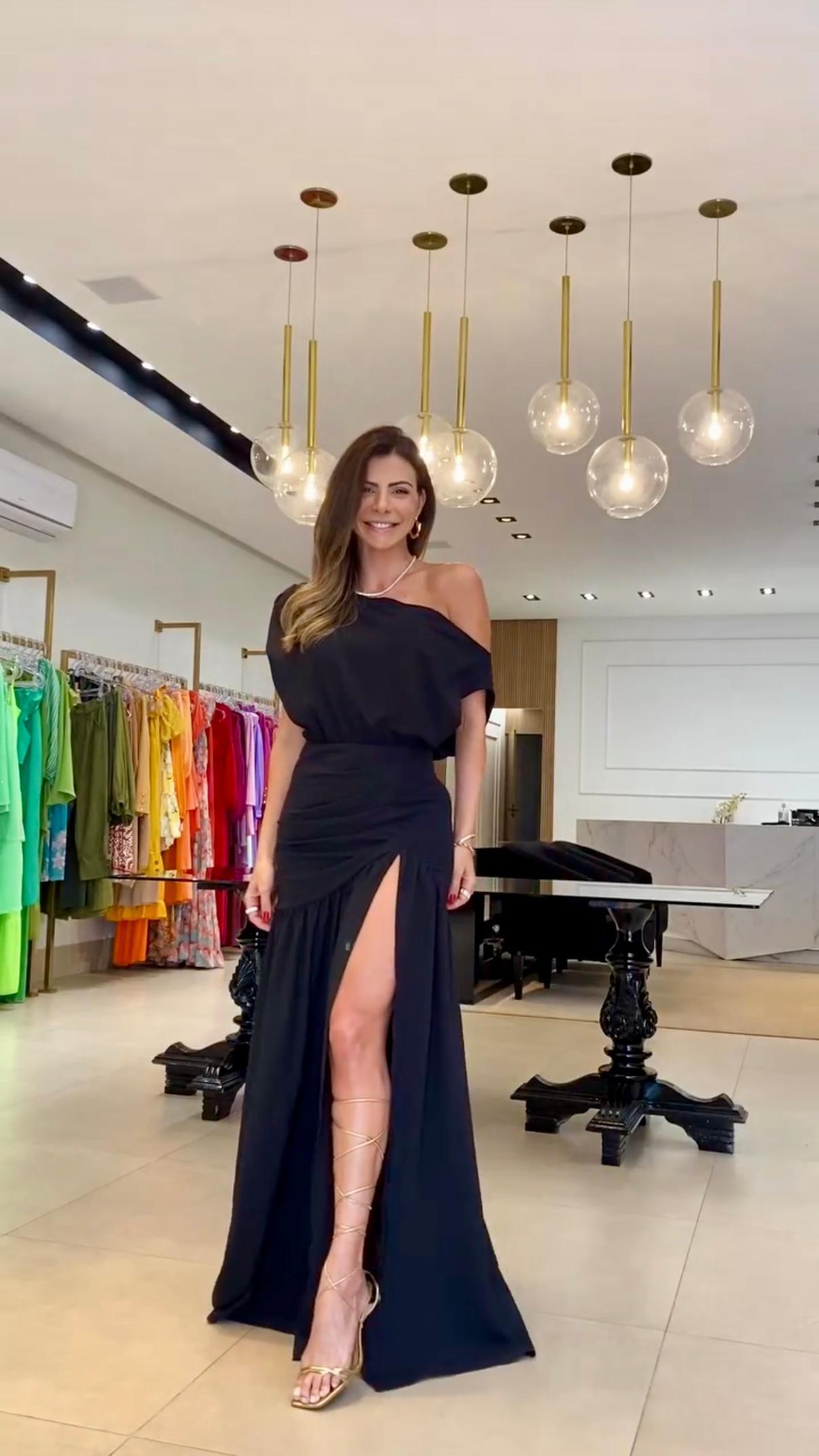 Siyah Aerobin Kumaş Derin Yırtmaçlı Elbise