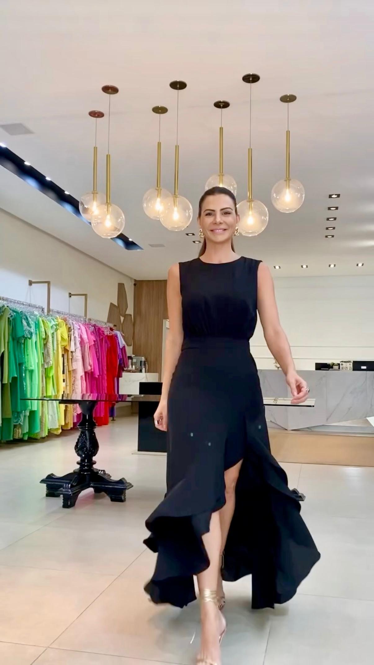 Siyah Dabıl Kumaş Volanlı Elbise