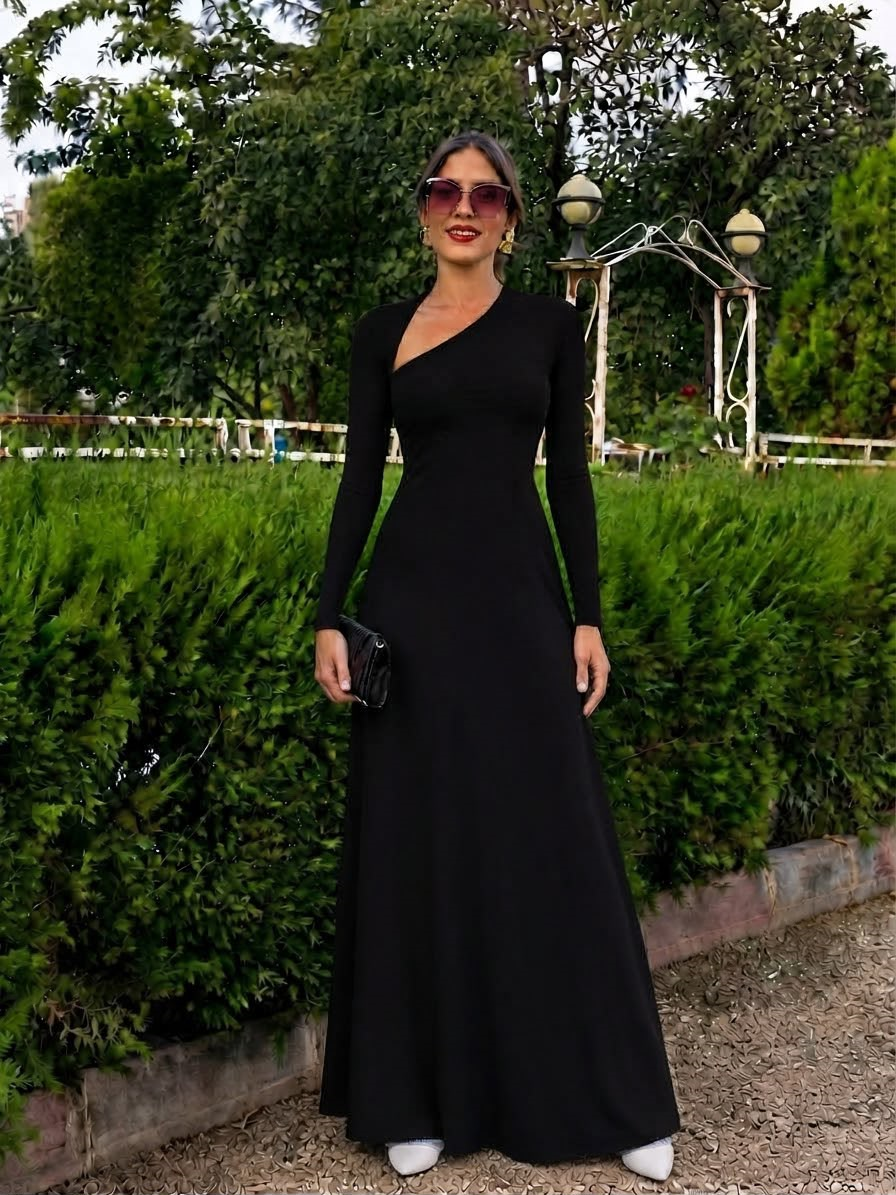 Siyah Yaka Detaylı Maxi Elbise