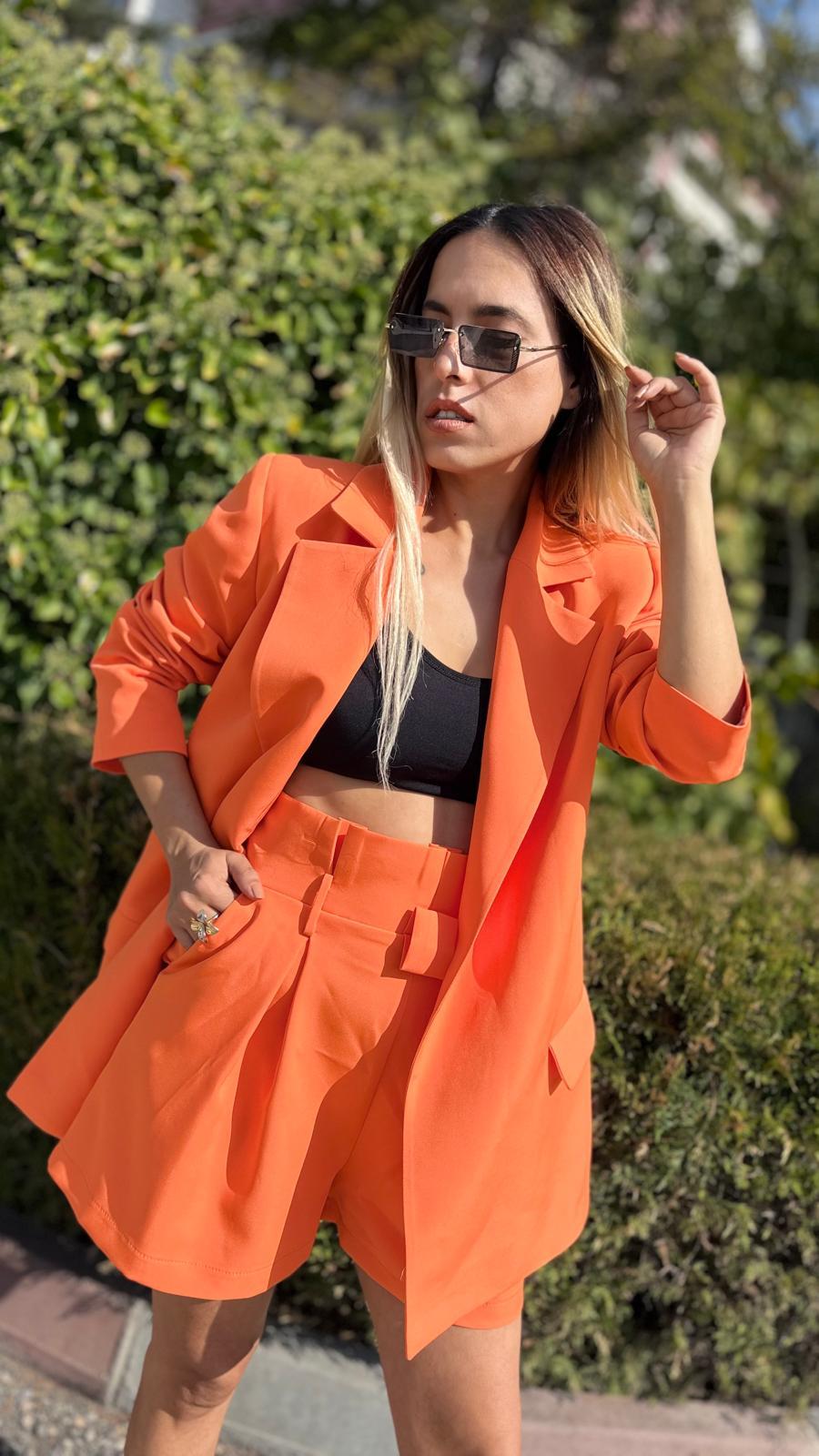 turuncu ceket şort takım