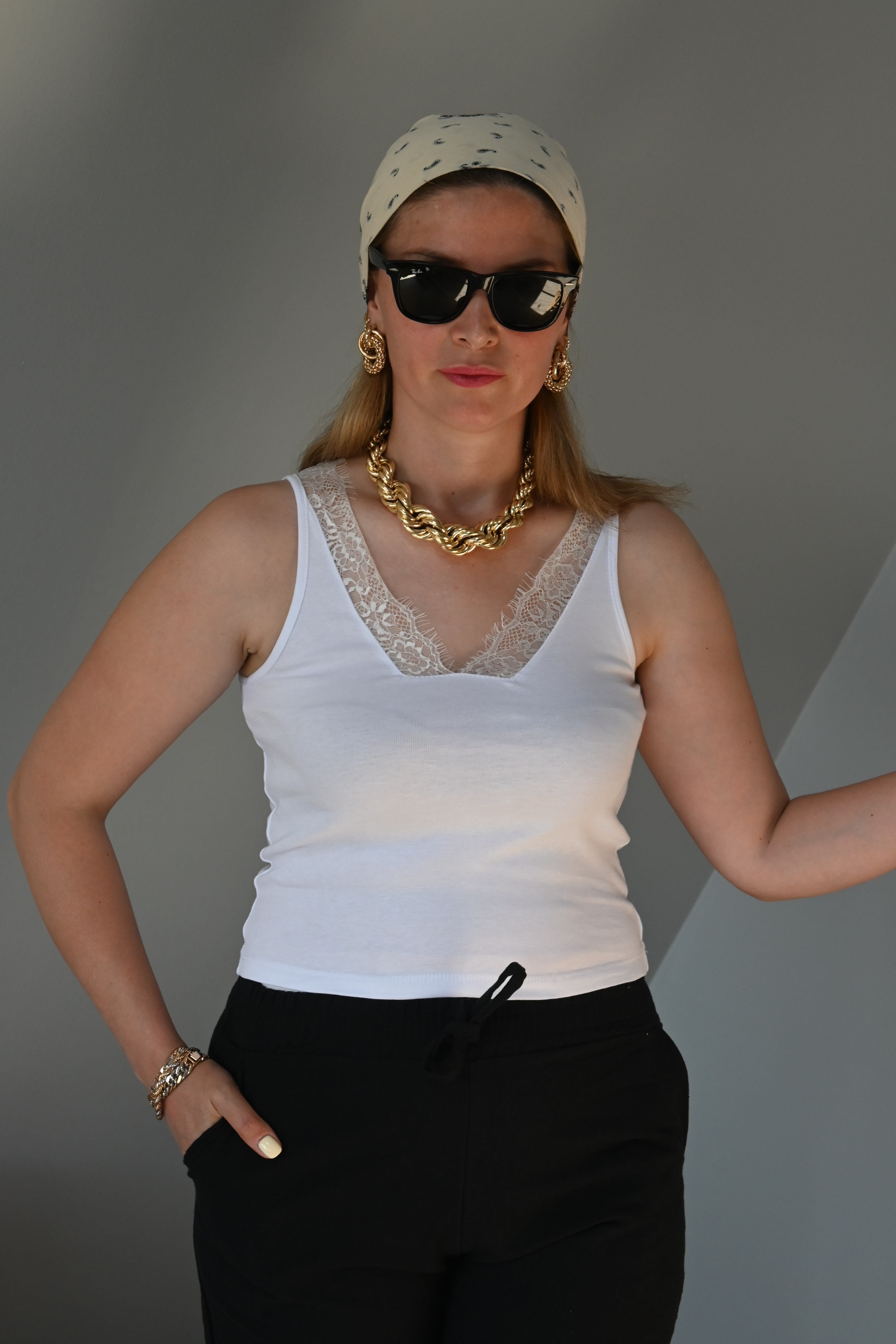 RİBANA KUMAŞ YAKASI DANTELLİ BEYAZ BLUZ