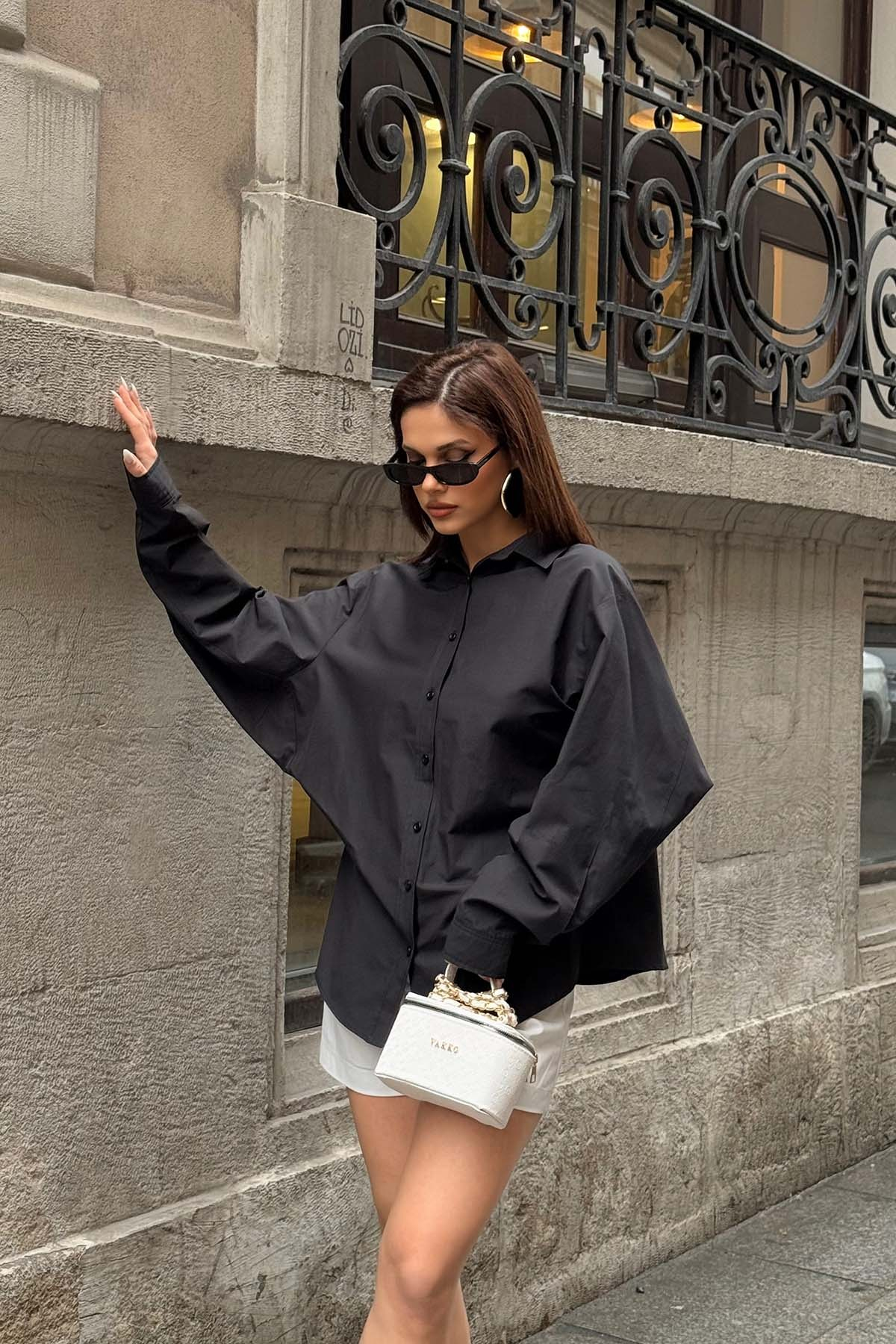 Kadın Siyah Oversize Modal Gömlek – Minimal Şıklık MLB178