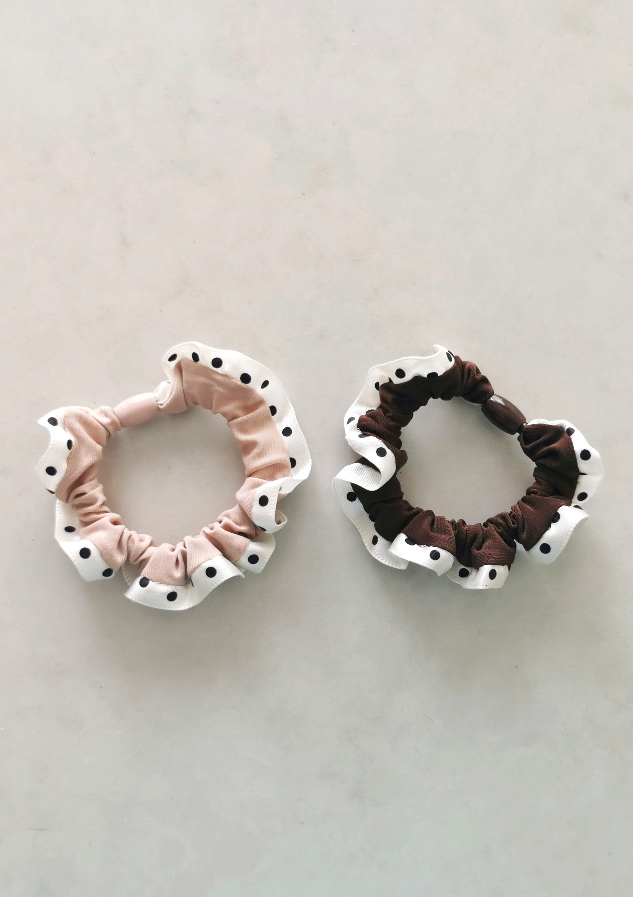 Çiftli Mini Puantiyeli Fırfır Detaylı Lastik Toka Kahverengi Bej