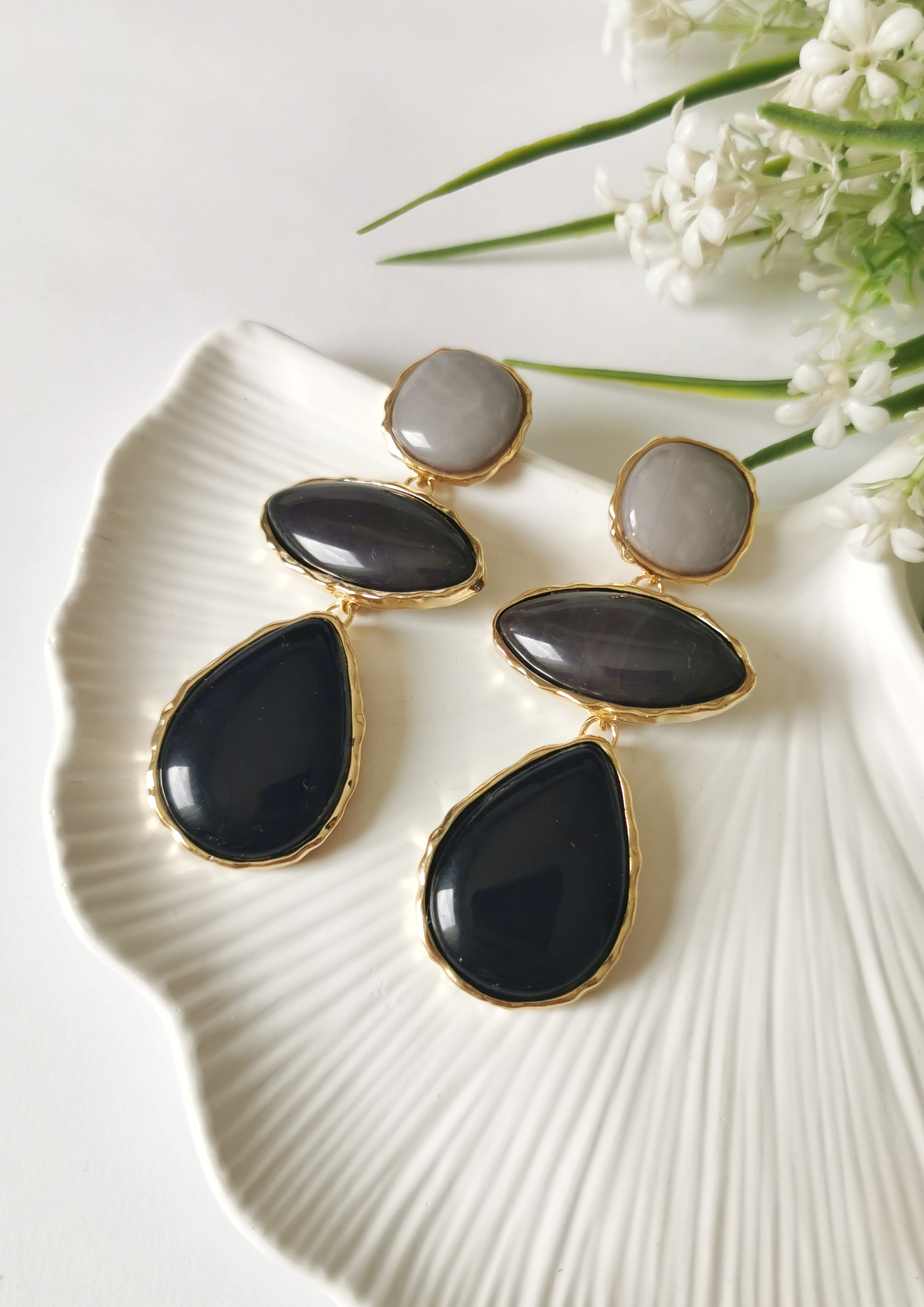 Fluid Stone Sallantılı Küpe Siyah Ton