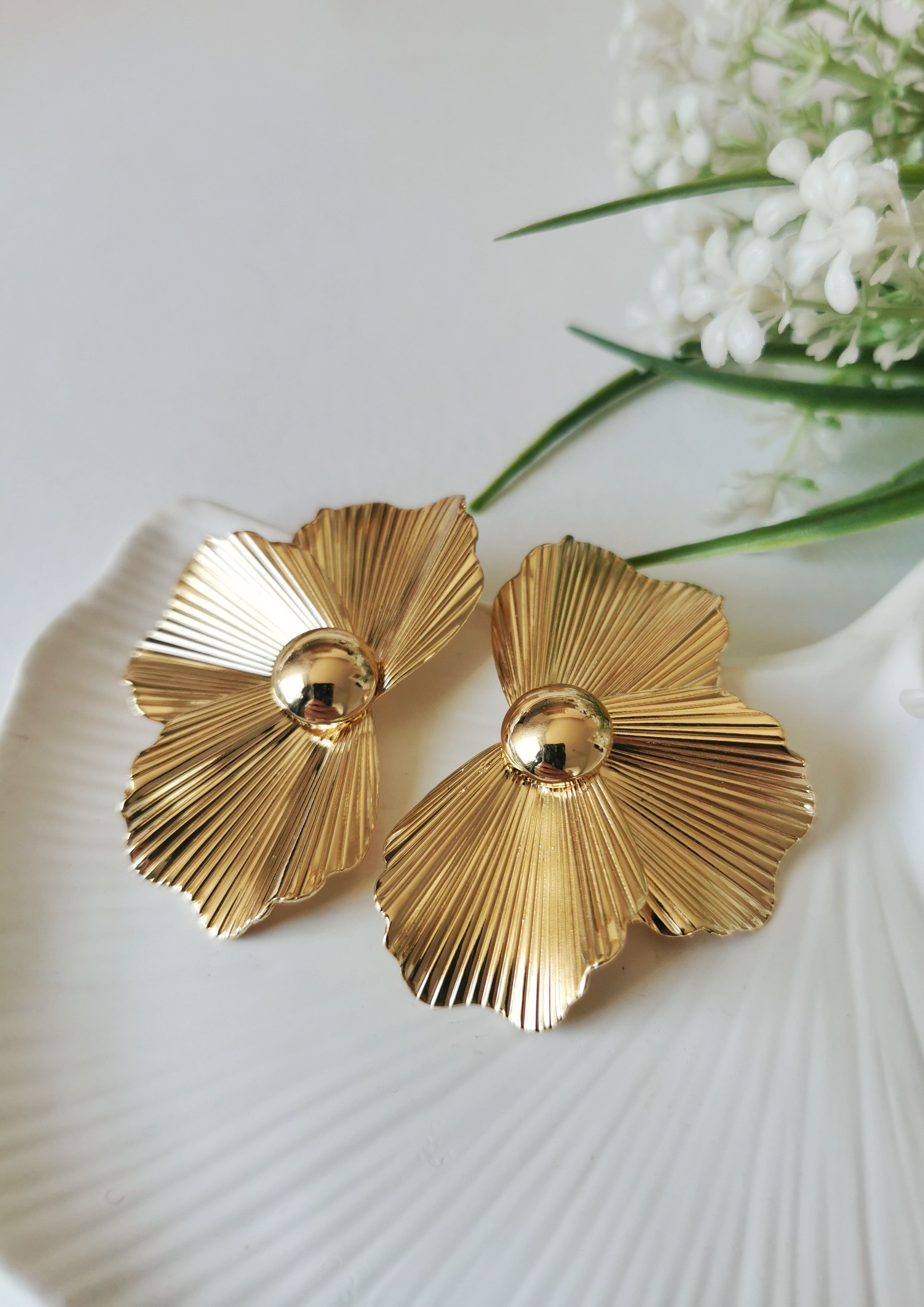 Gold Çiçek Form Çelik Küpe
