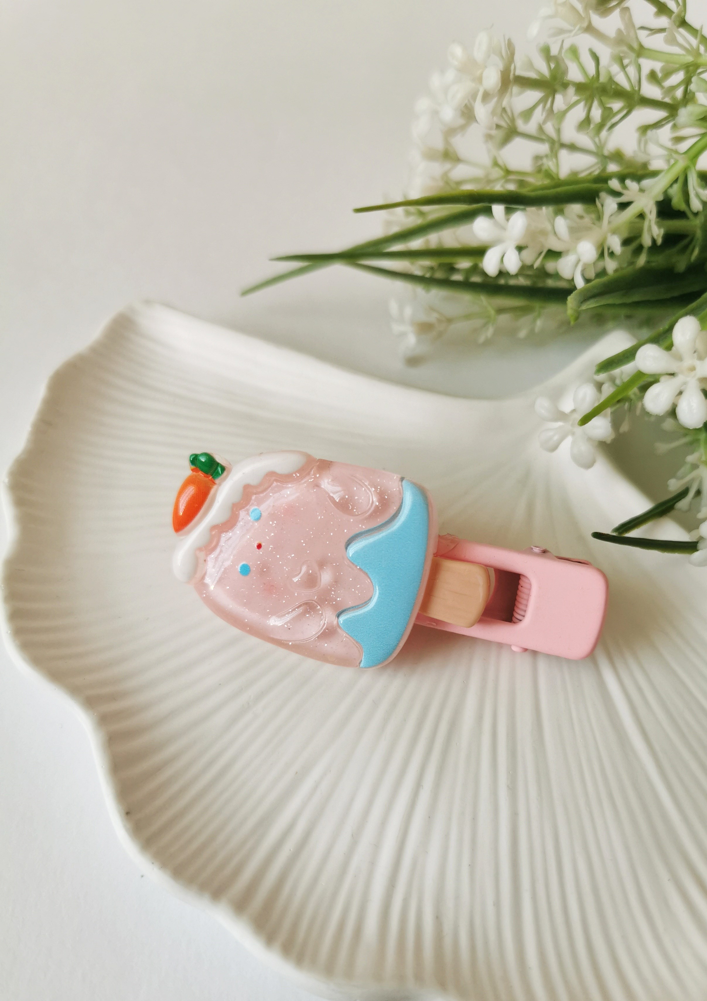Havuç Detaylı Pembe Sevimli Dondurma Figürlü Çocuk Tokası 7 x 3 cm